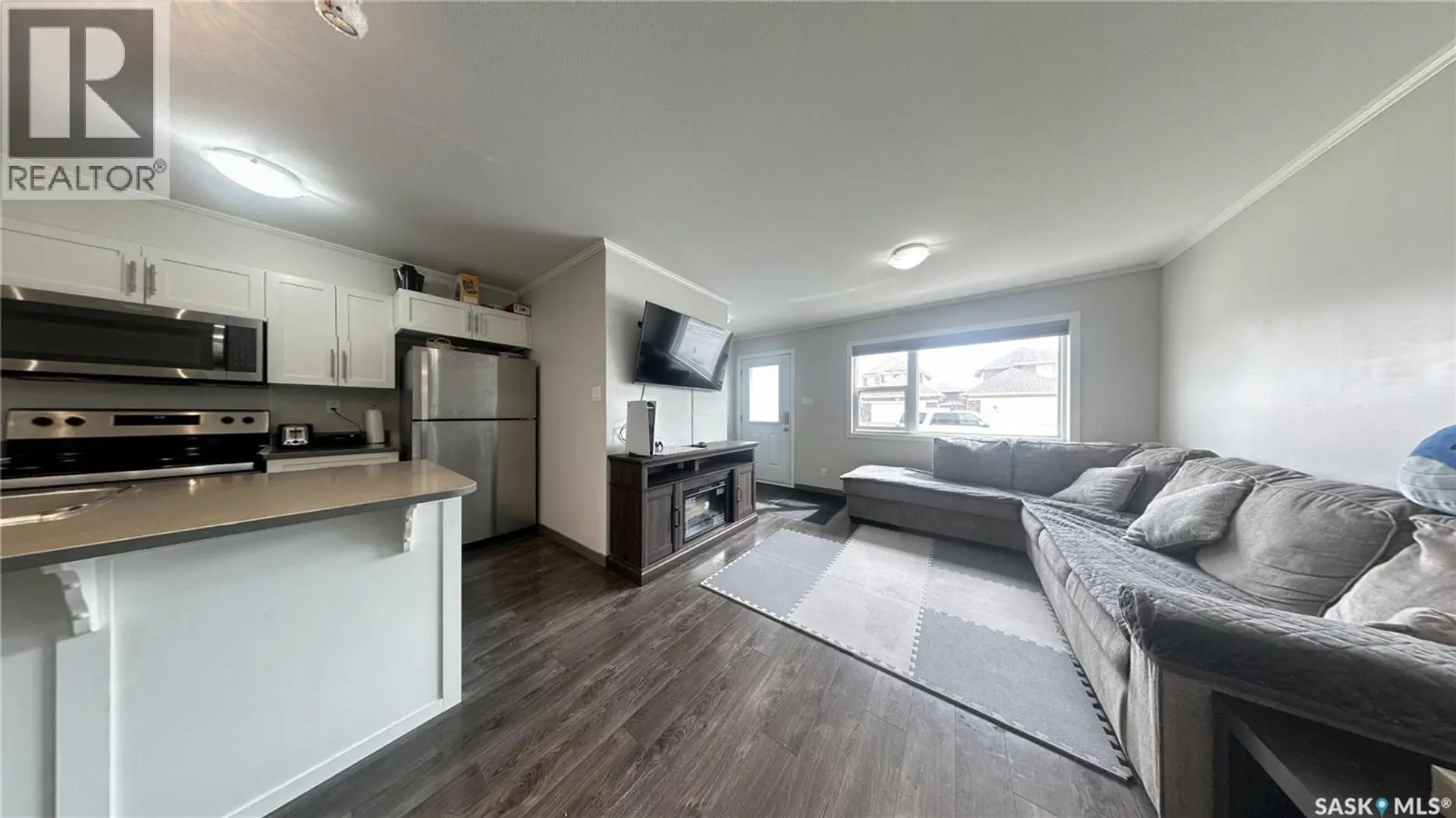 #265 322 LEWIN WAY - Image 3