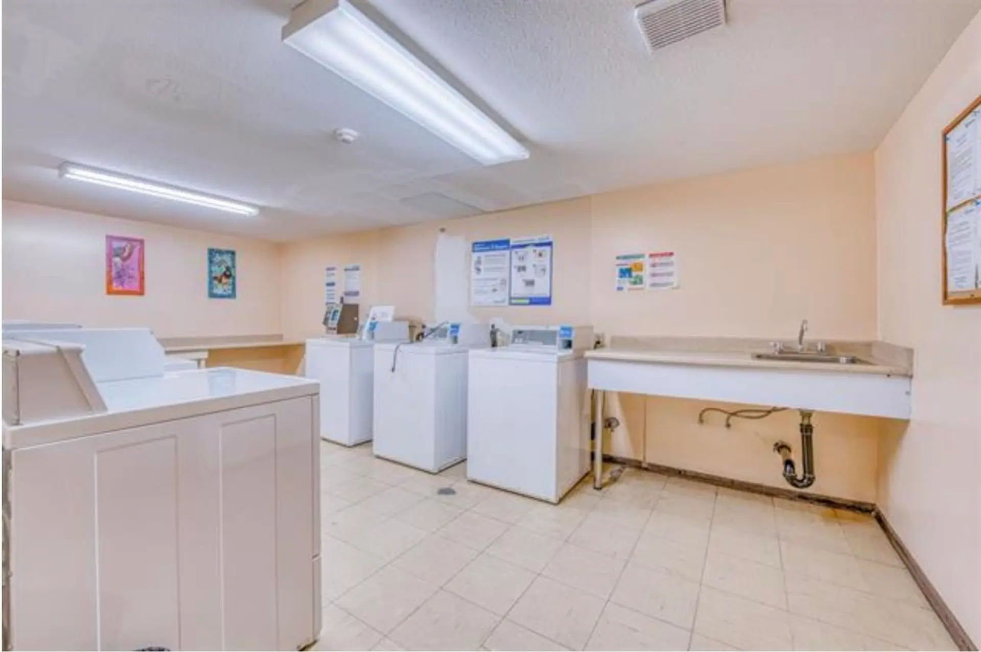 #302 5500 Cooney Road - Image 9