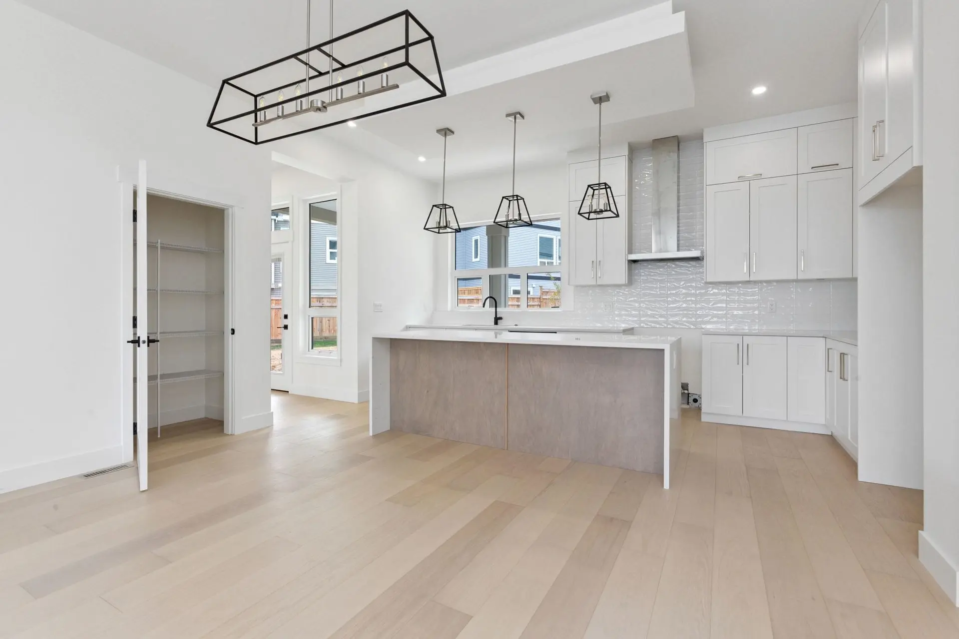 10125 Elderberry Crescent - Image 6