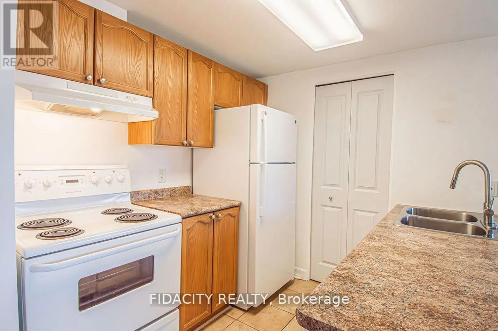 #5L 310 CENTRAL PARK DRIVE - Image 4