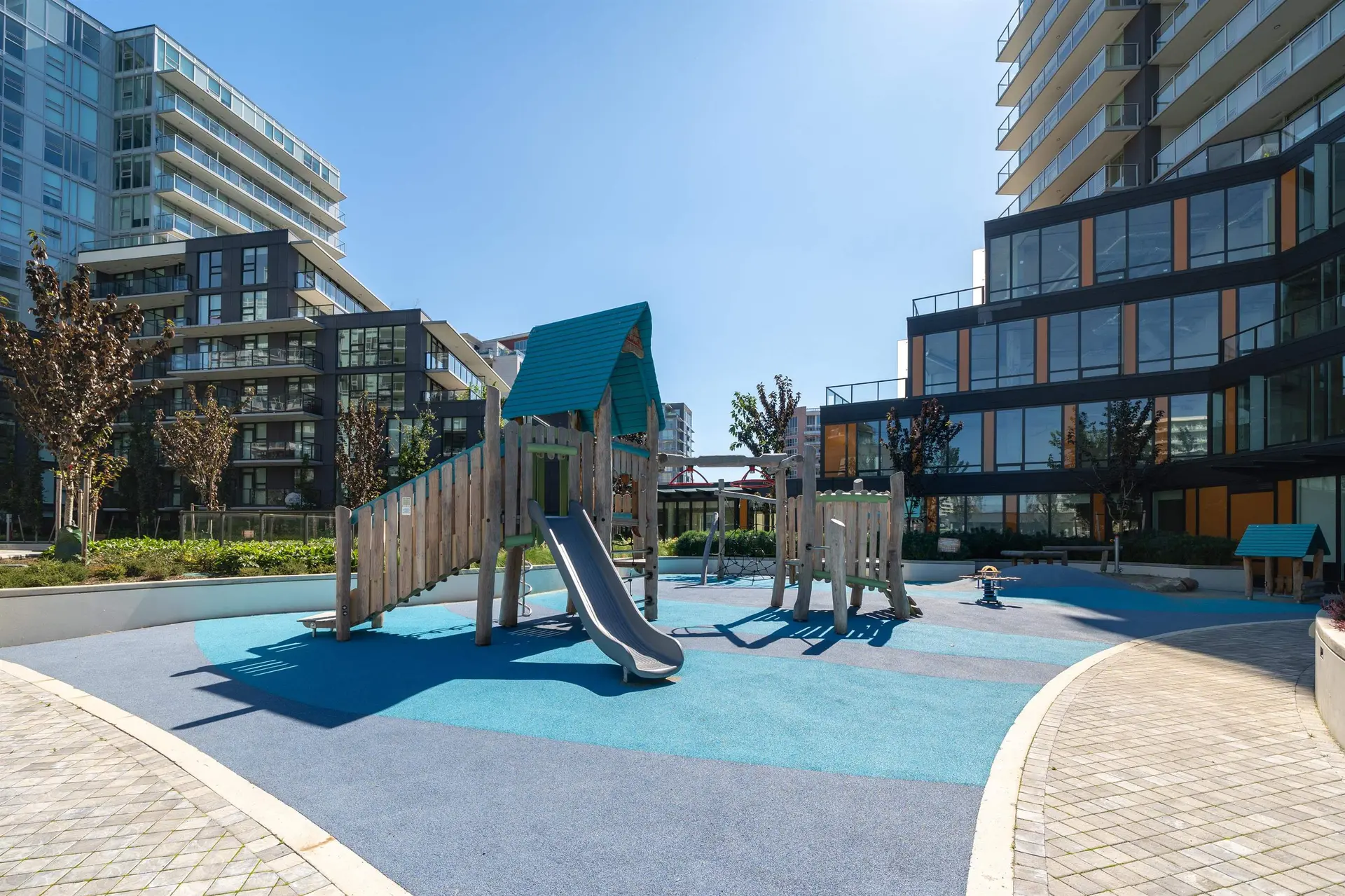 #902 6655 Buswell Street - Image 4