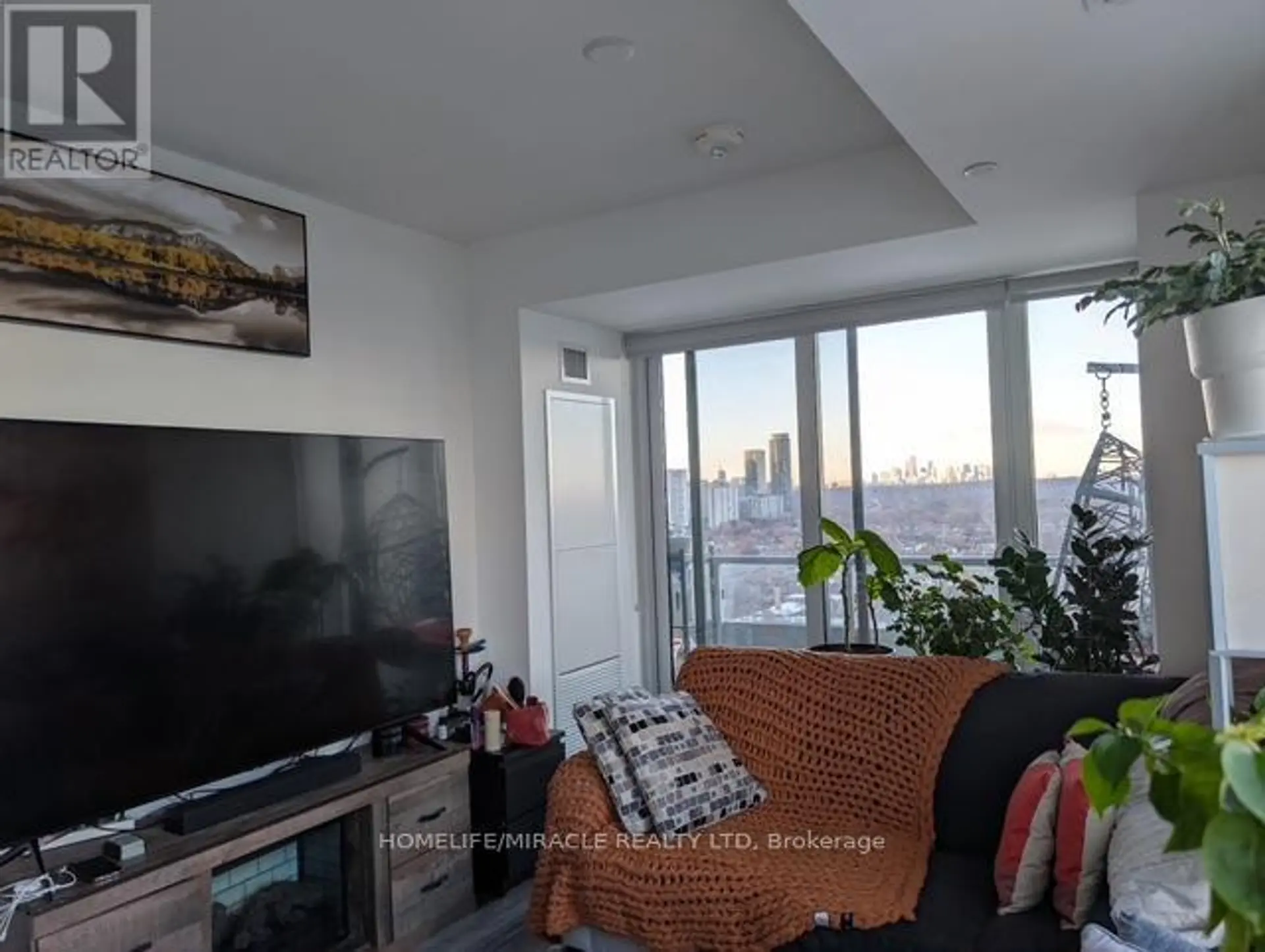 #2511 225 SUMACH STREET - Image 4