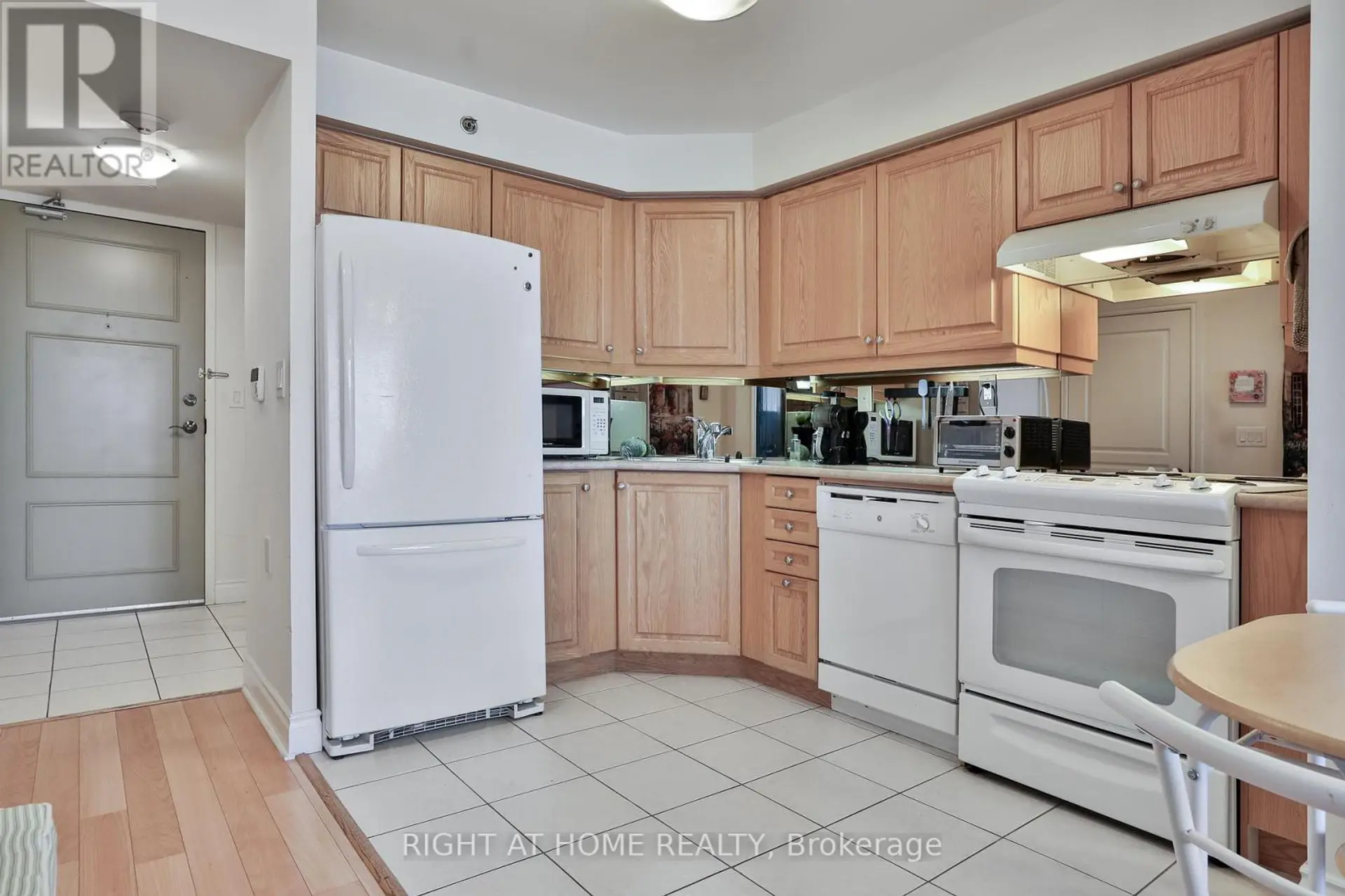 #707 3 MARINE PARADE DRIVE - Image 3