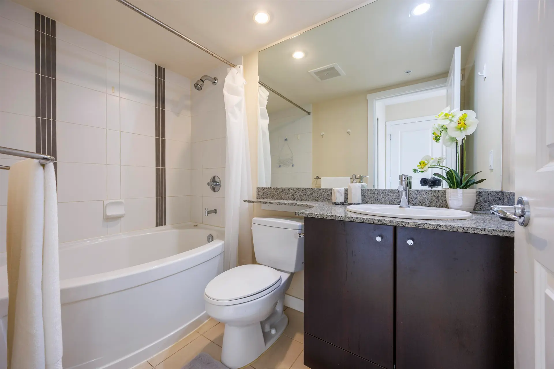 #1701 5088 Kwantlen Street - Image 9