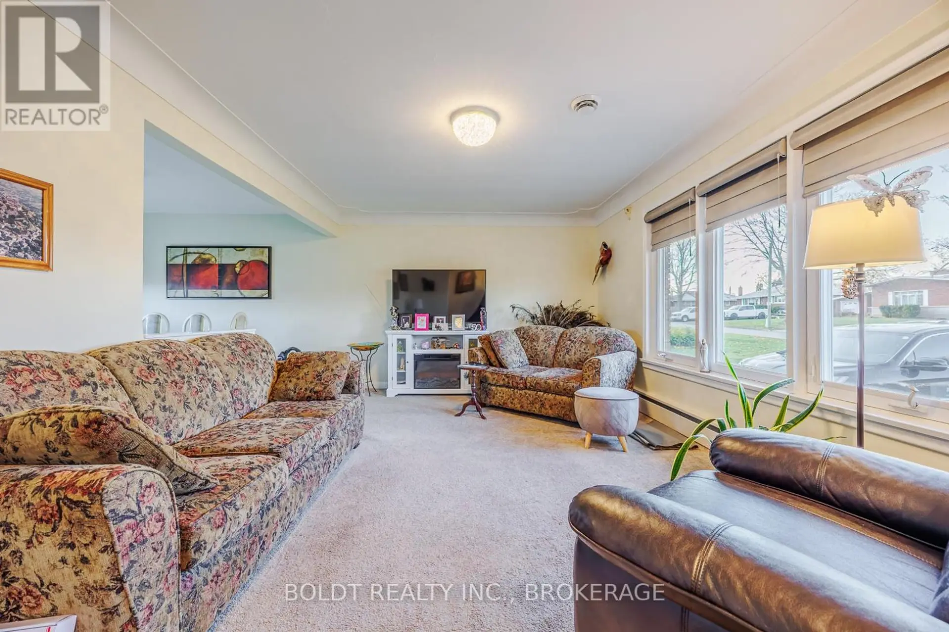 24 WINSLOW CRESCENT - Image 4