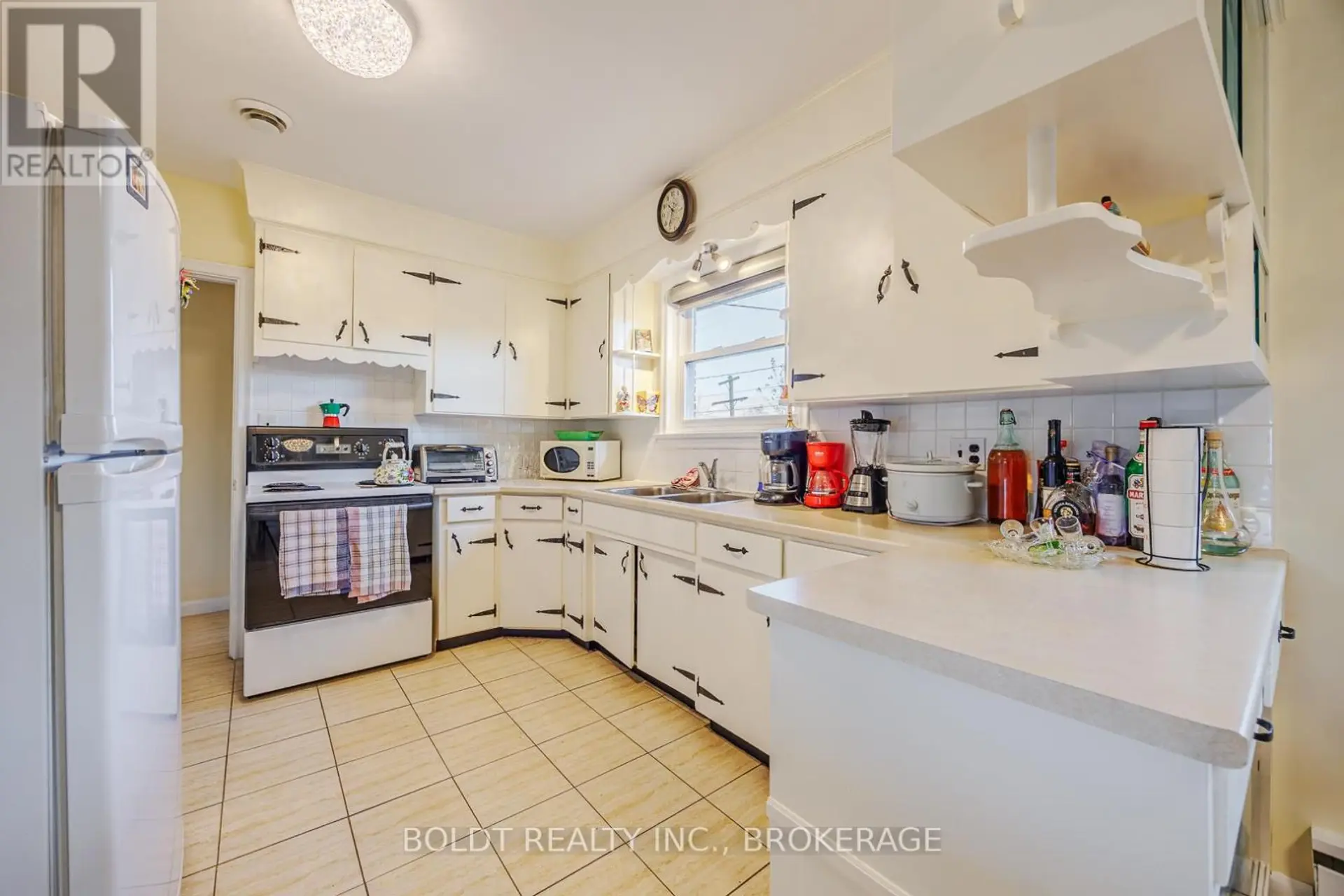 24 WINSLOW CRESCENT - Image 5
