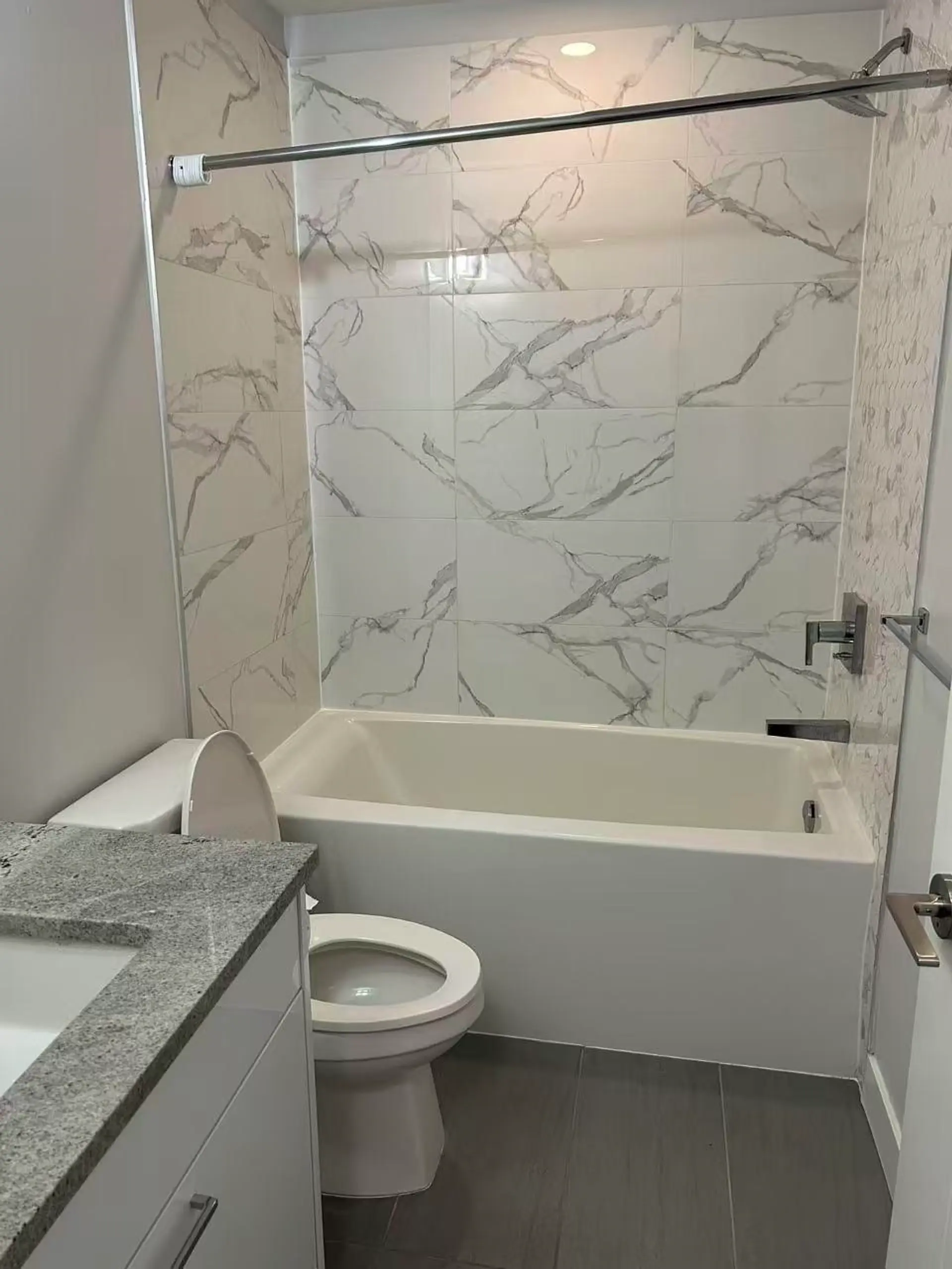 #305 20686 Eastleigh Crescent - Image 7