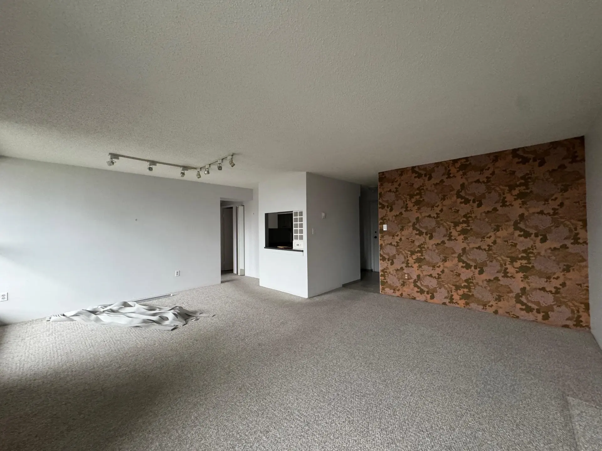 #1401 3755 Bartlett Court - Image 6
