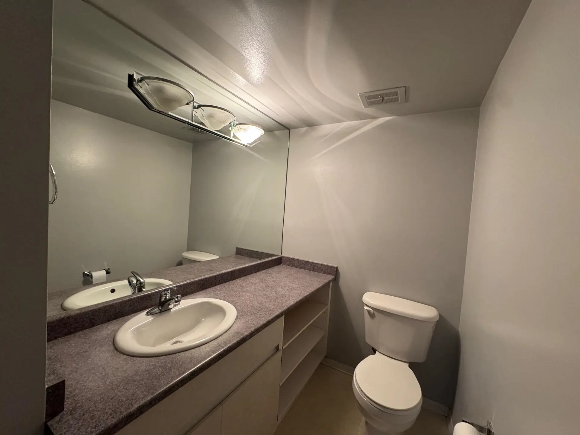 #1401 3755 Bartlett Court - Image 13