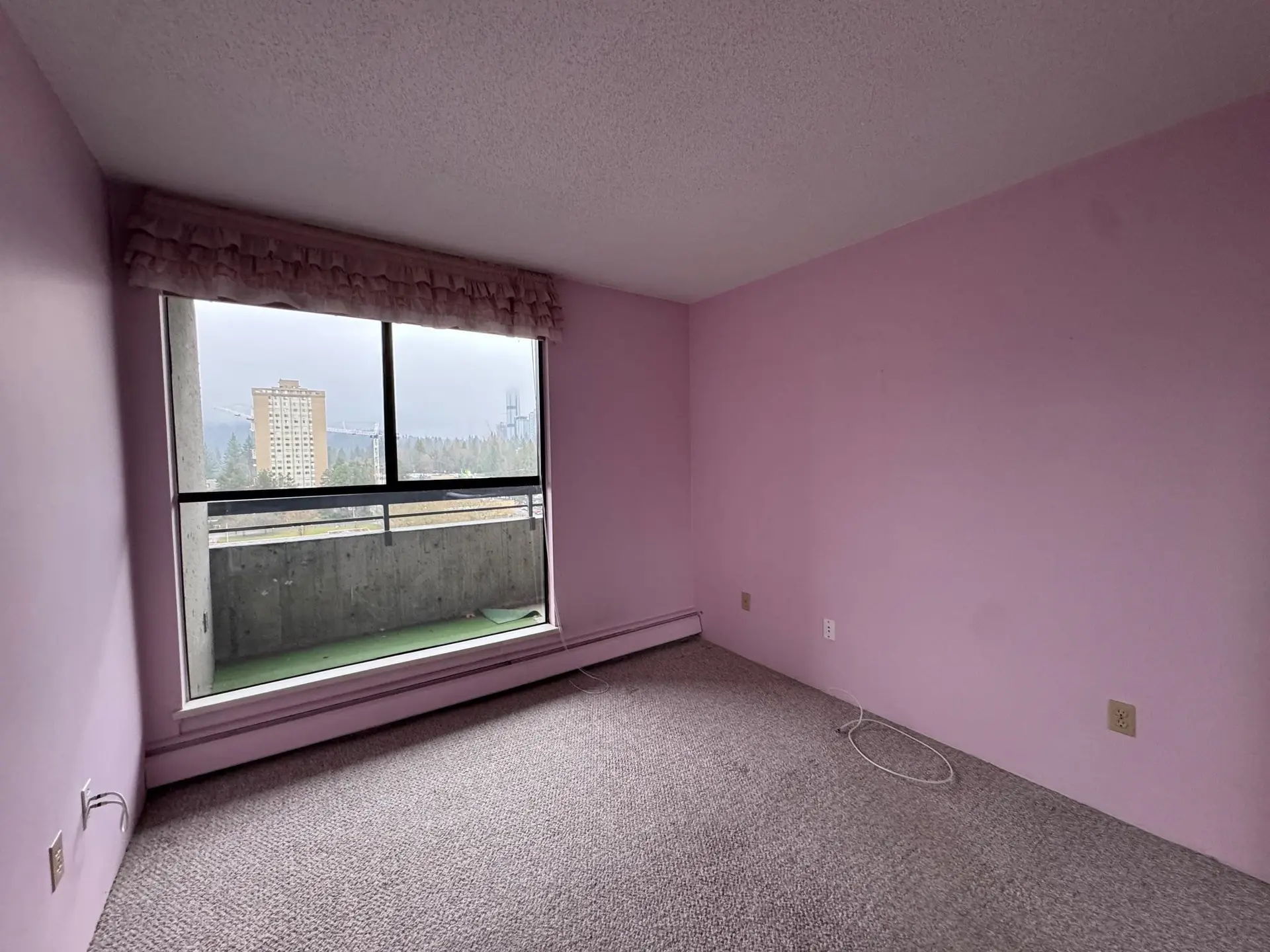 #1401 3755 Bartlett Court - Image 12