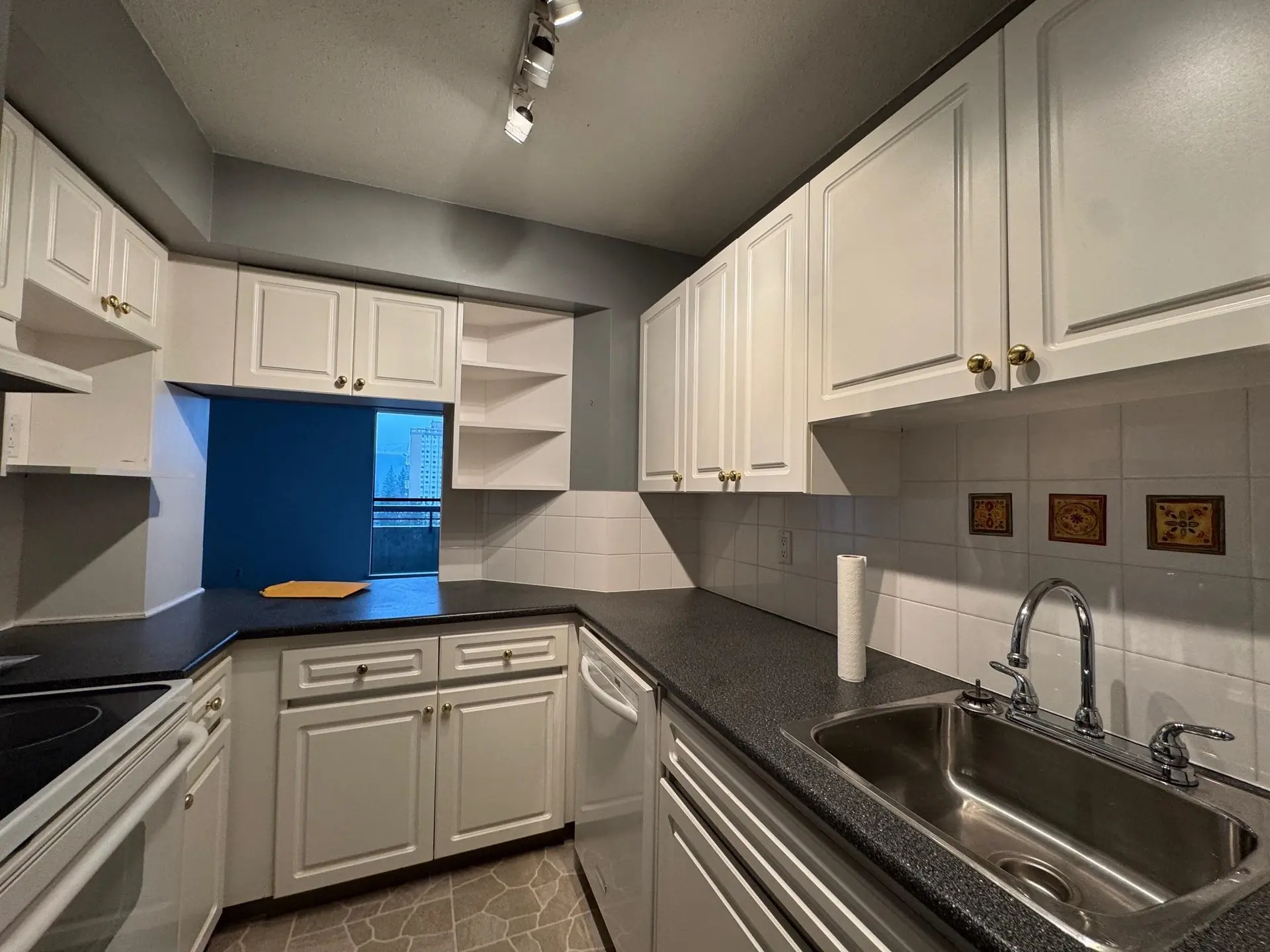 #1401 3755 Bartlett Court - Image 7