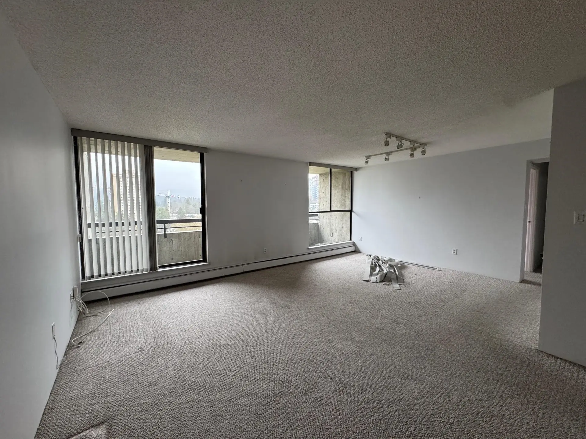 #1401 3755 Bartlett Court - Image 3