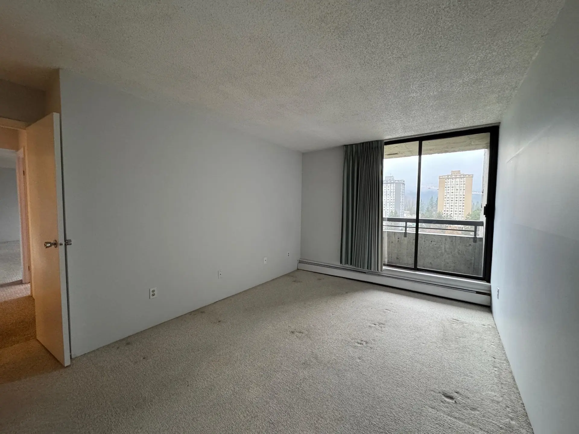 #1401 3755 Bartlett Court - Image 9