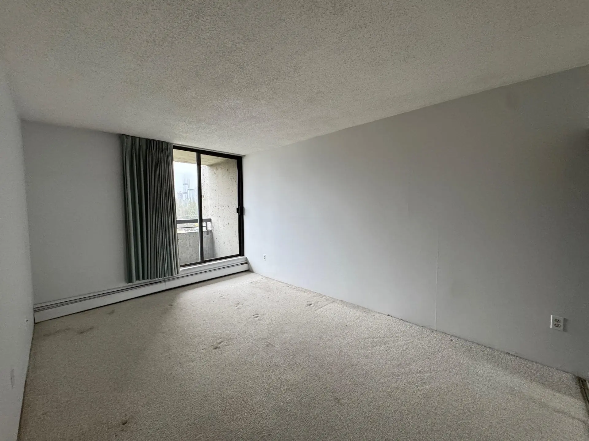 #1401 3755 Bartlett Court - Image 10