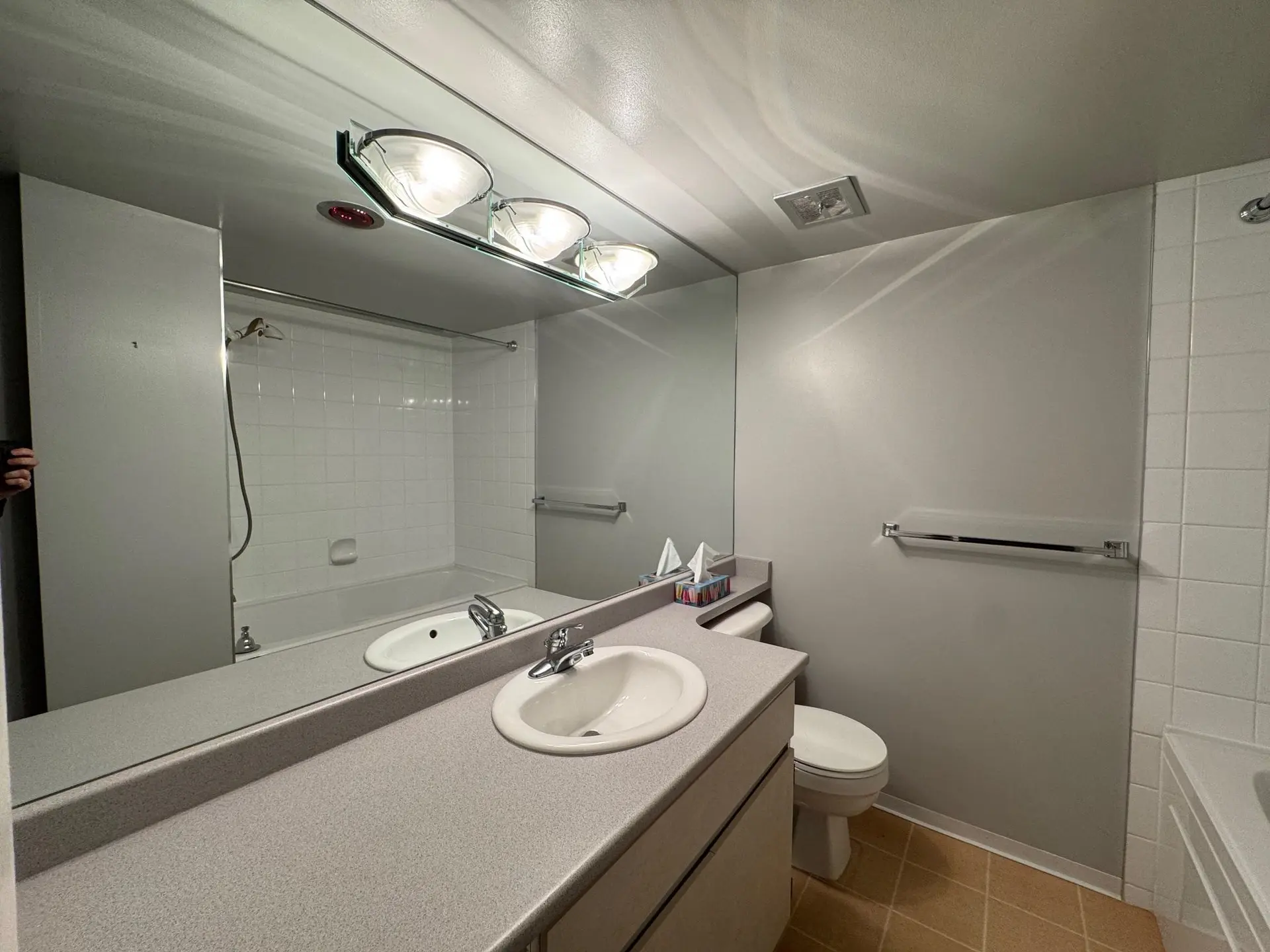 #1401 3755 Bartlett Court - Image 14