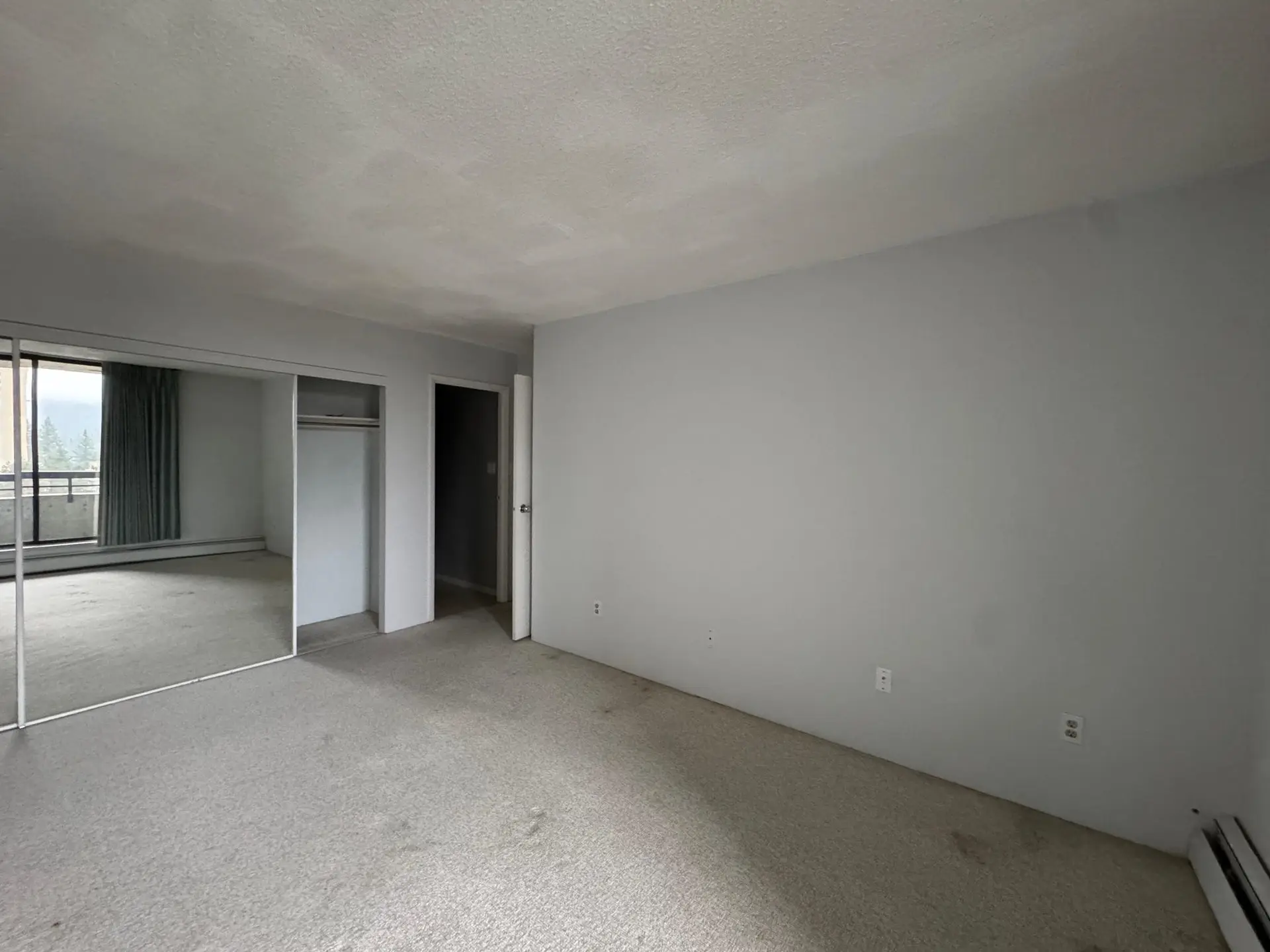#1401 3755 Bartlett Court - Image 11