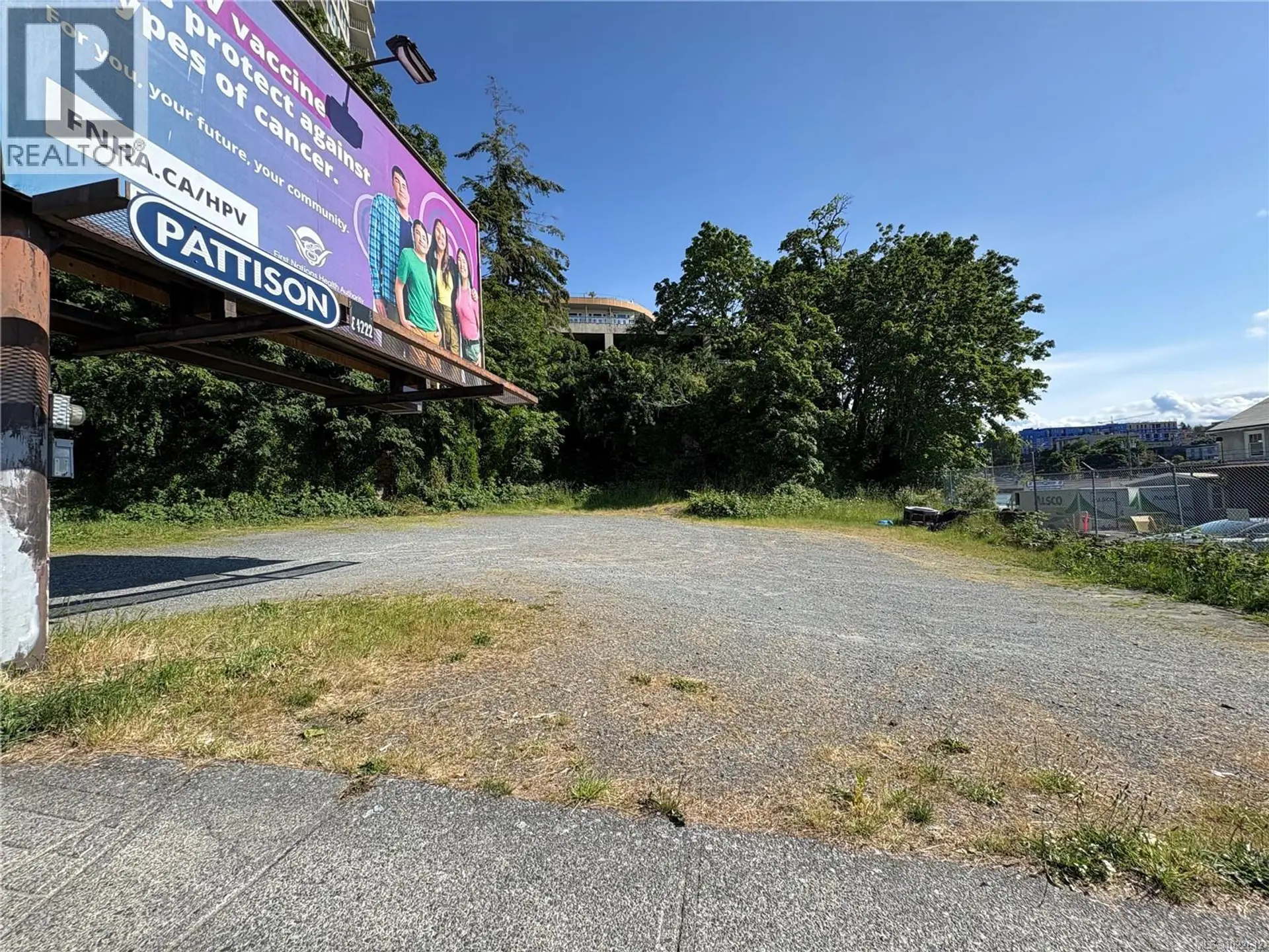 55 Comox Rd - Image 9