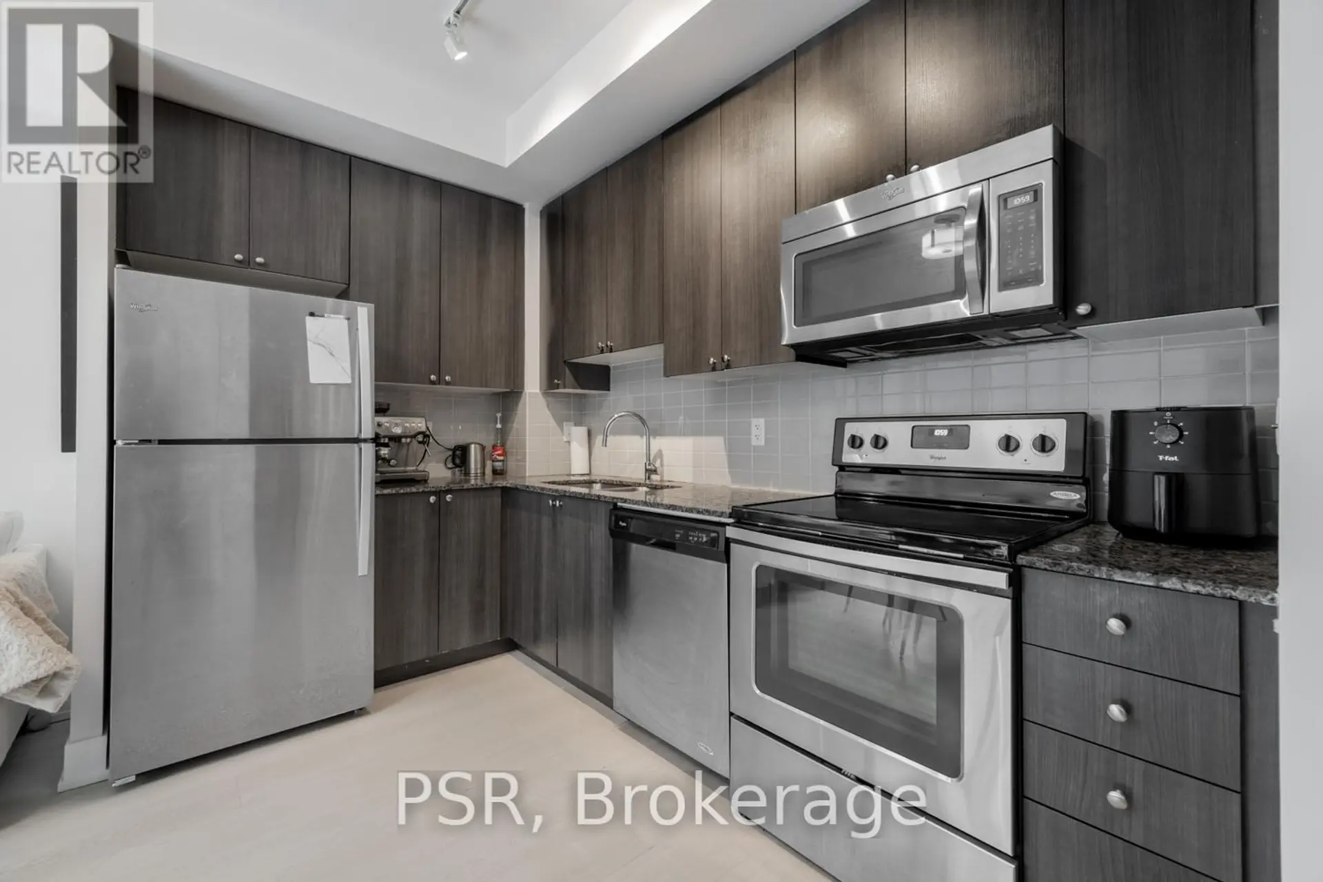 #202 68 MERTON STREET - Image 4