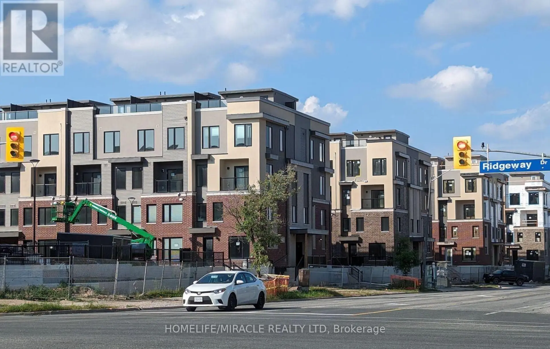 #02 3415 RIDGEWAY DRIVE - Image 2