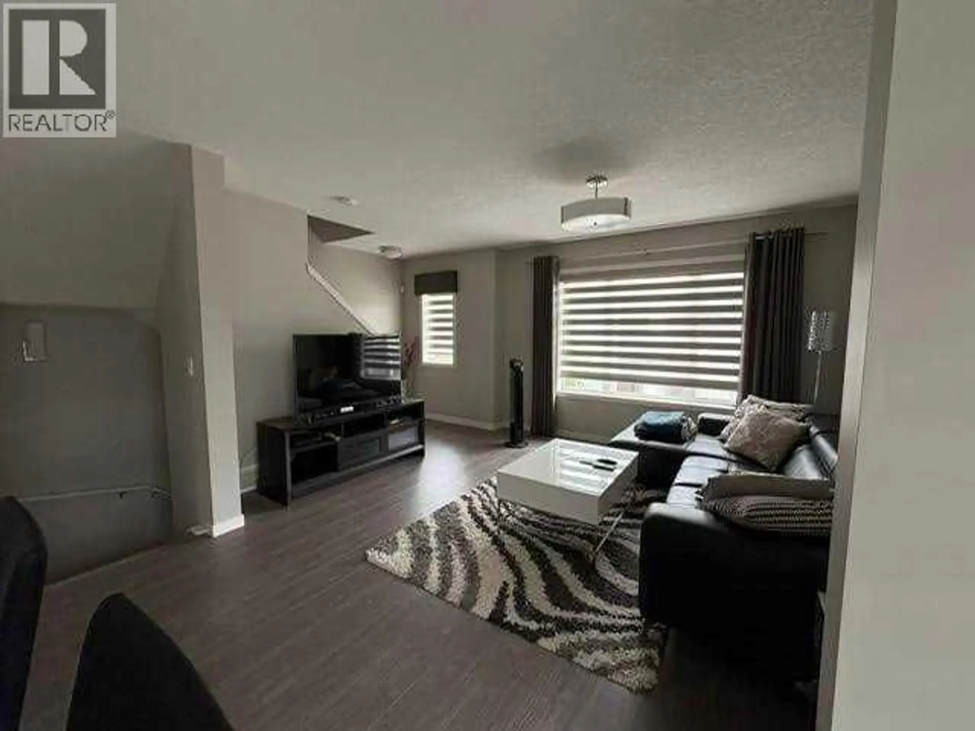 202 EVANSRIDGE PARK NW - Image 10