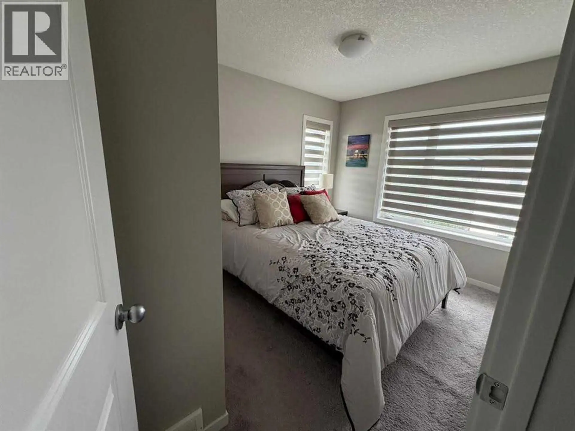 202 EVANSRIDGE PARK NW - Image 17