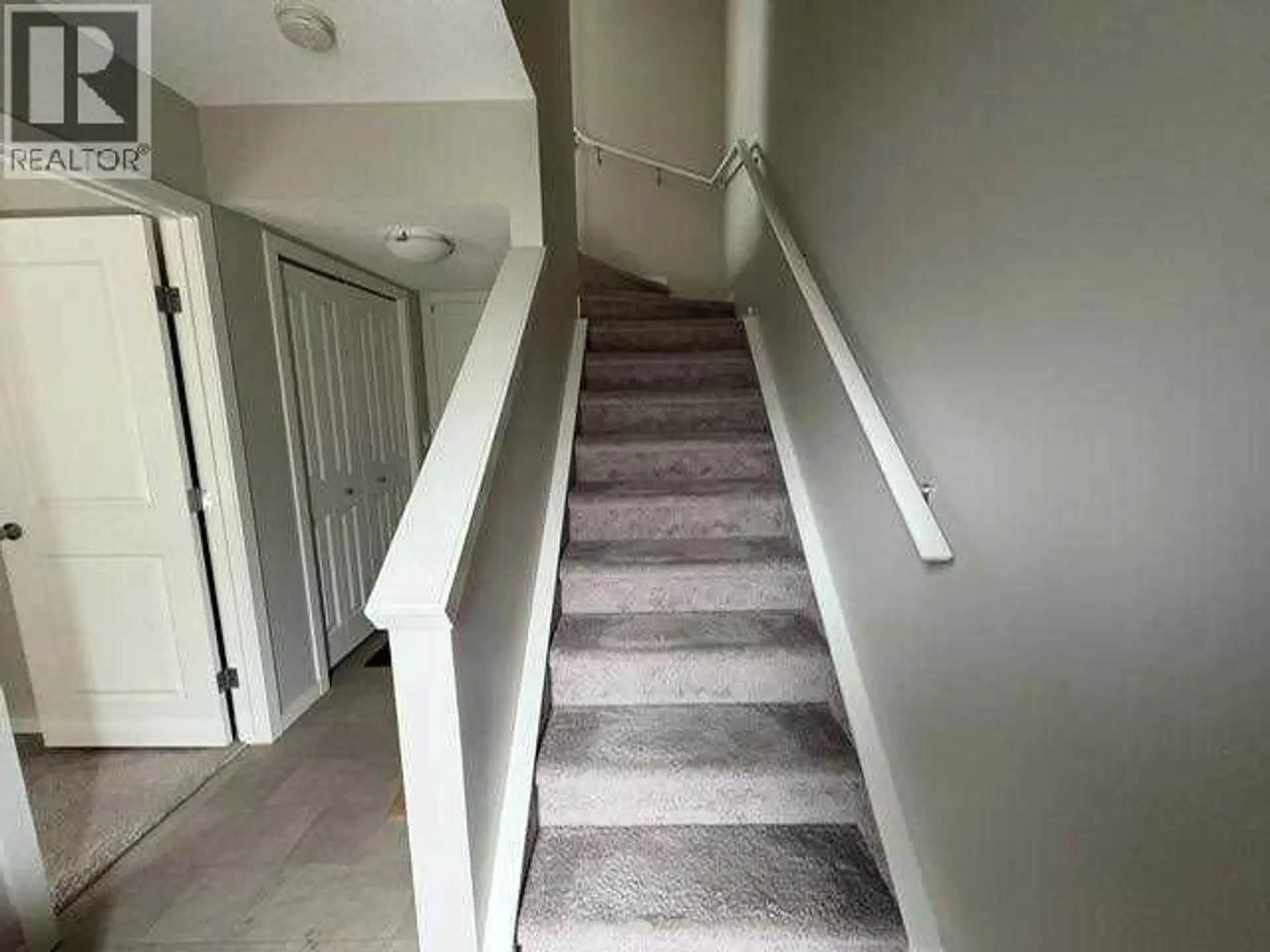 202 EVANSRIDGE PARK NW - Image 4