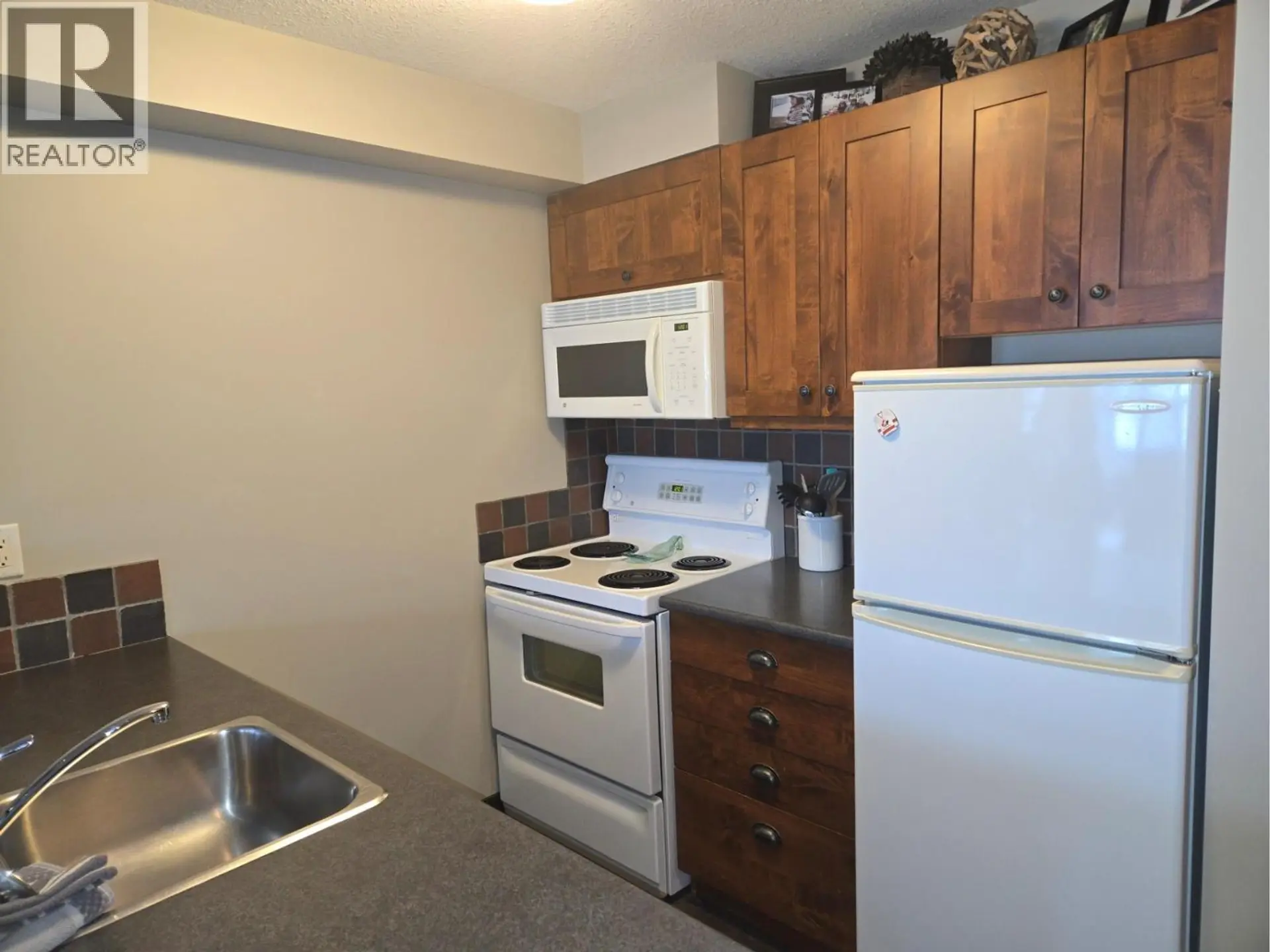 #303 2070 Summit Drive - Image 2