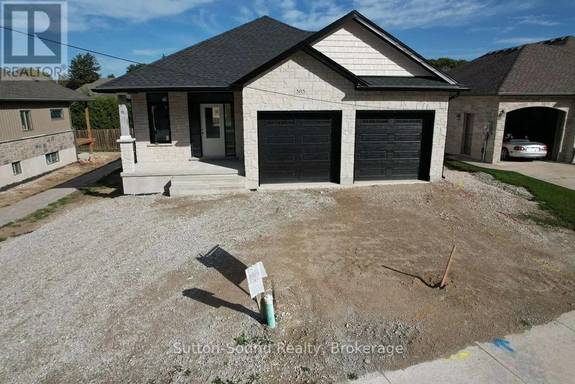 385 6TH AVENUE W - Image 3