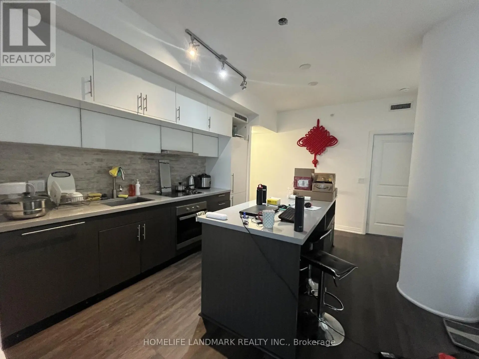 #2002 8 MERCER STREET - Image 3