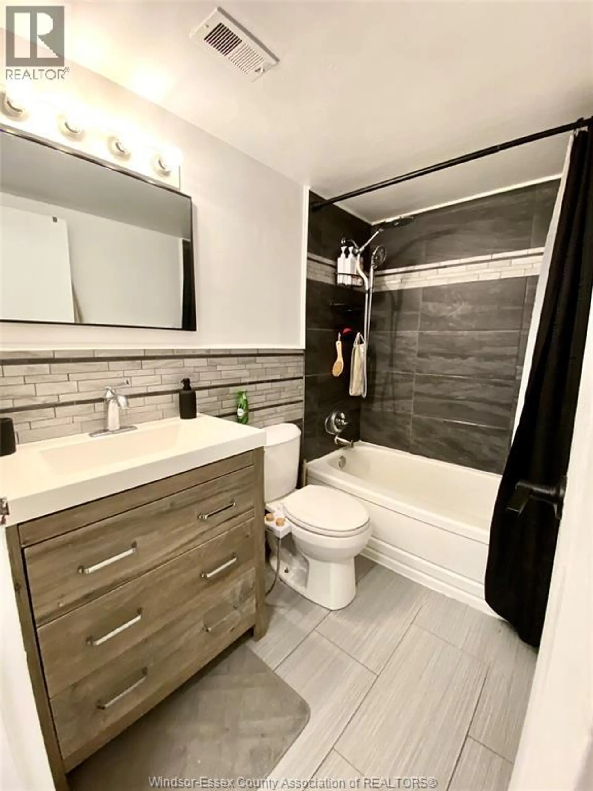 #107 111 Riverside DRIVE East - Image 12