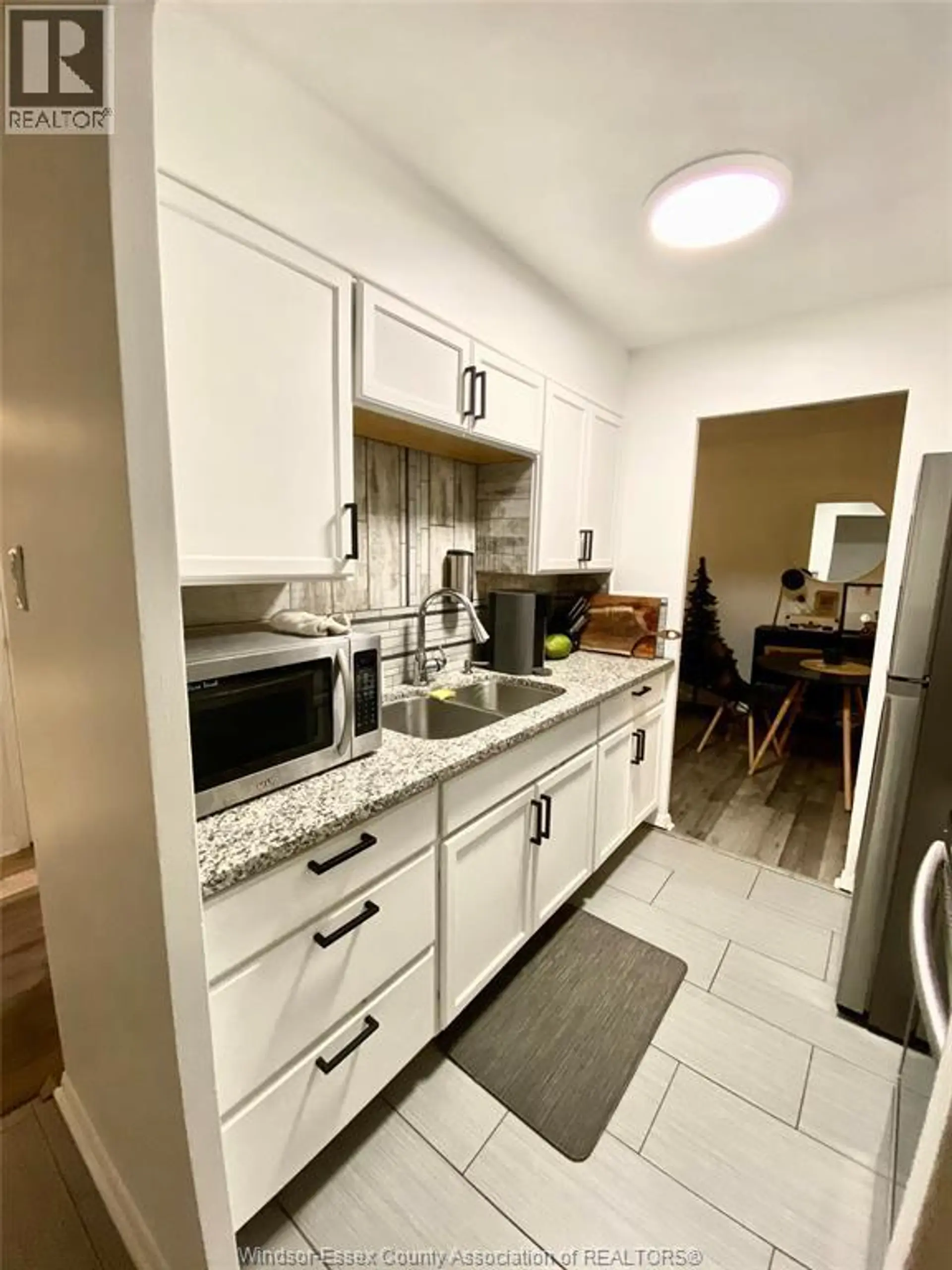 #107 111 Riverside DRIVE East - Image 9