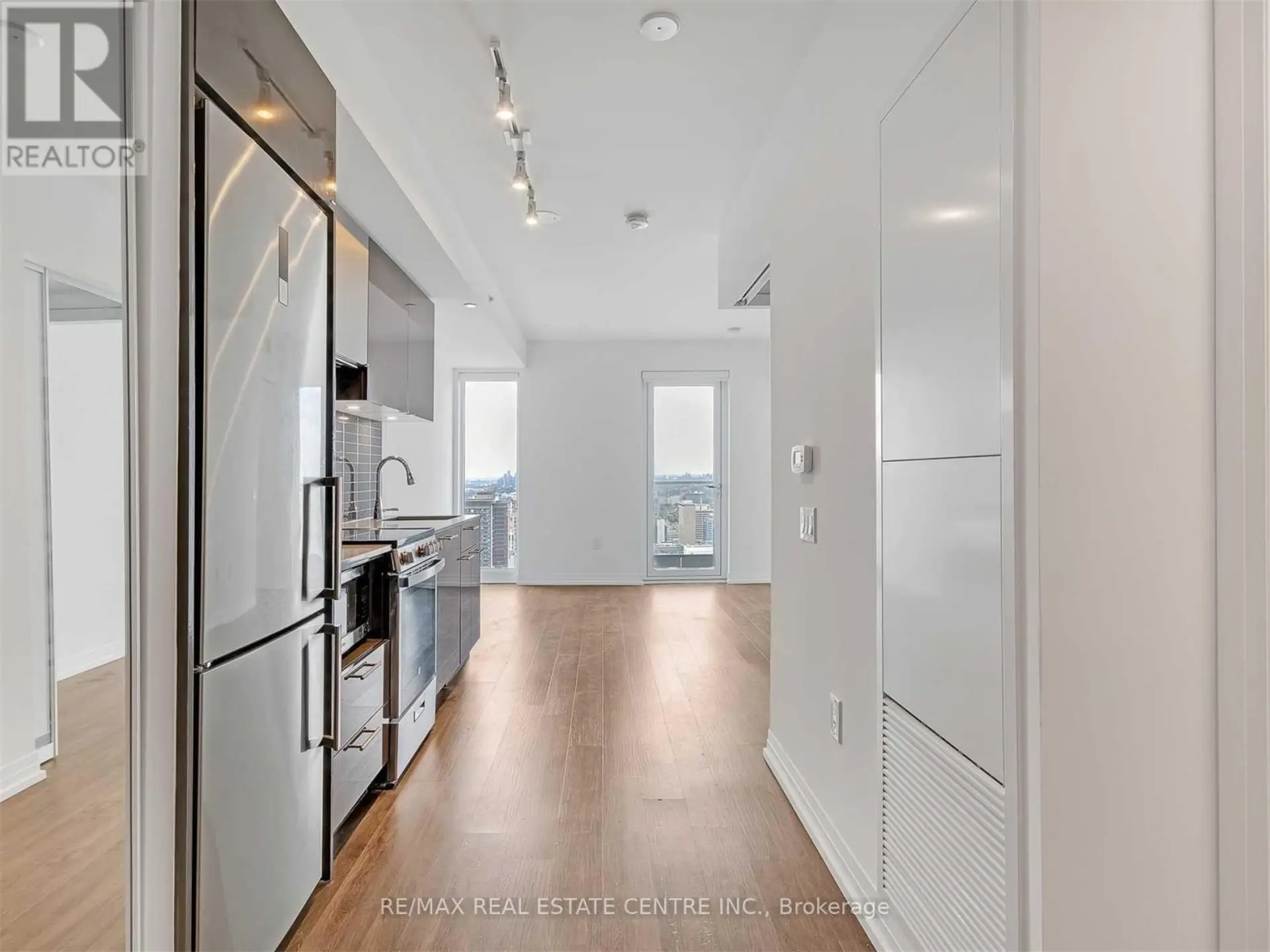#4709 251 JARVIS STREET - Image 2