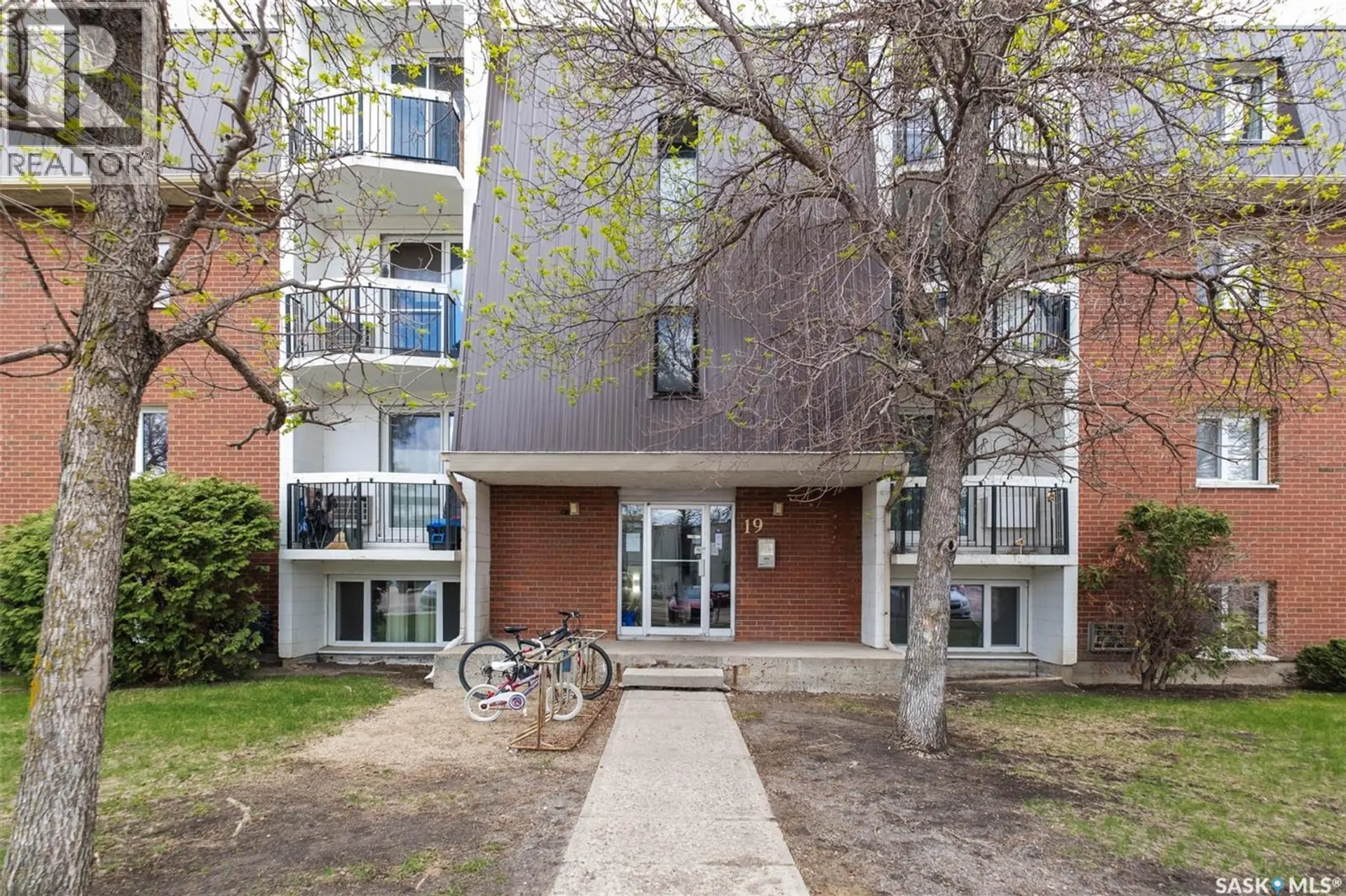 #11 19 CENTENNIAL STREET - Image 1