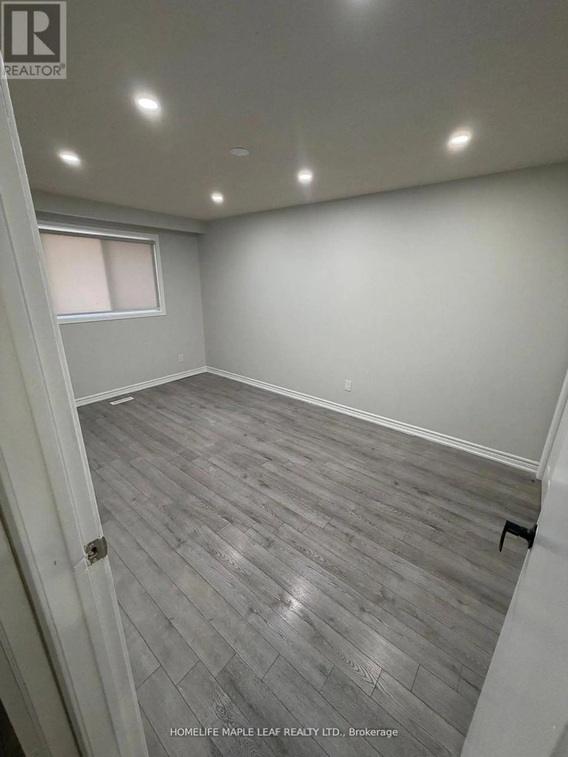 11 RUSTHALL WAY - Image 12