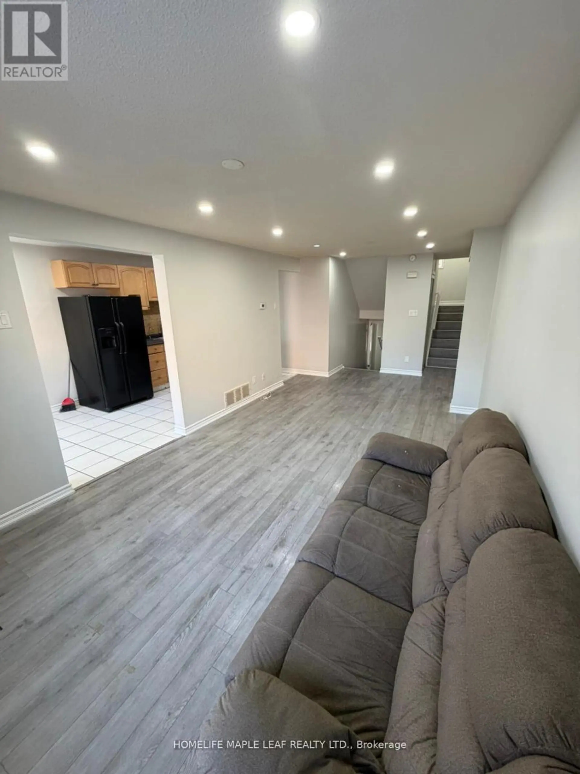11 RUSTHALL WAY - Image 4