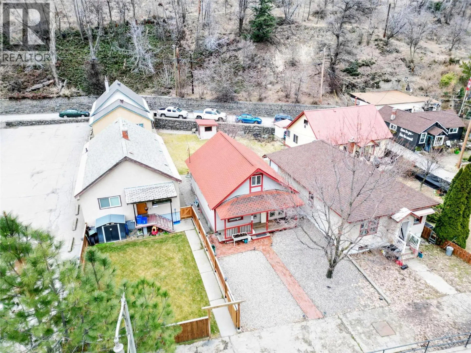 363 Rossland Avenue - Image 2
