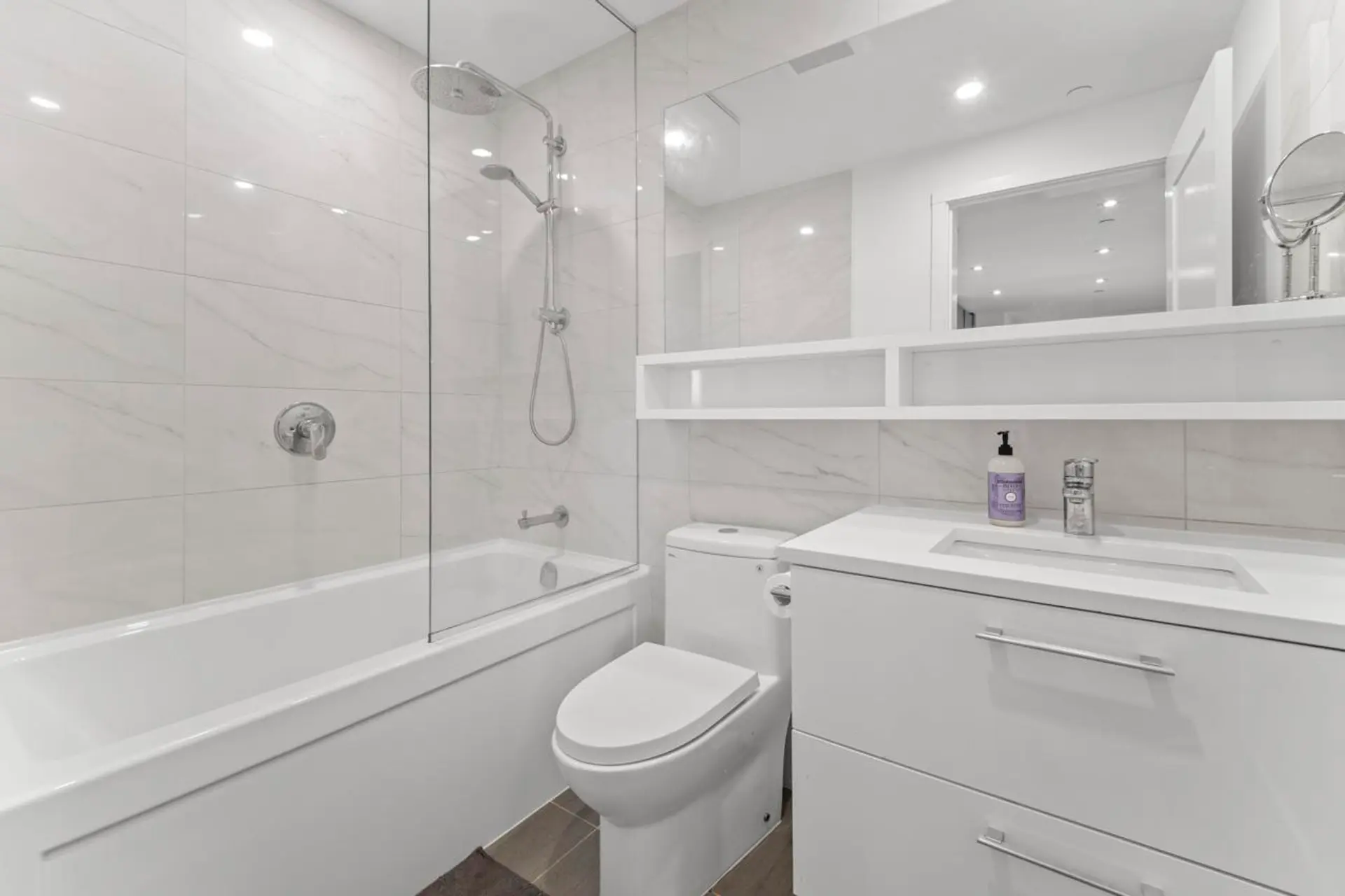 #408 5693 Elizabeth Street - Image 6
