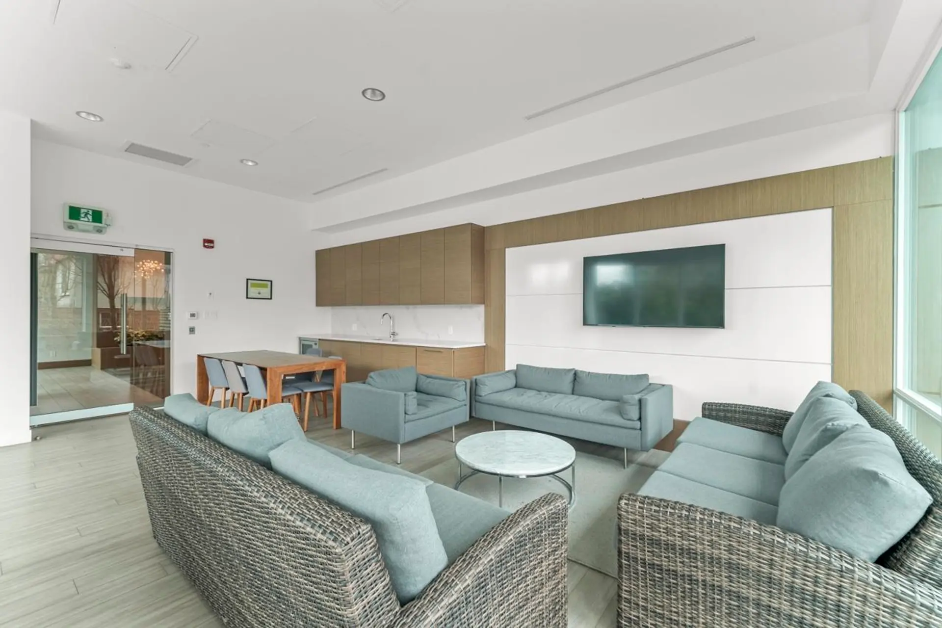 #408 5693 Elizabeth Street - Image 13