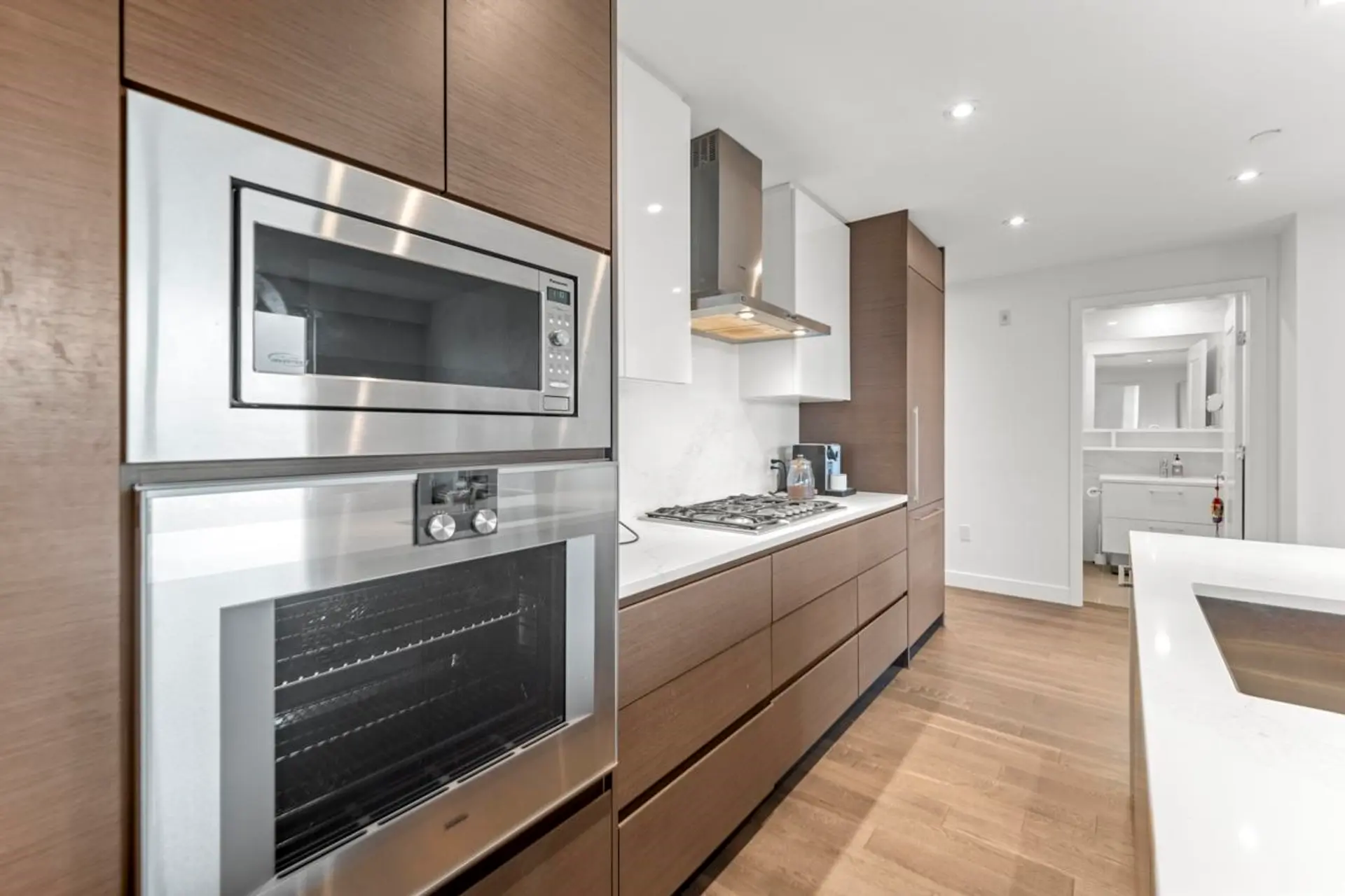 #408 5693 Elizabeth Street - Image 4