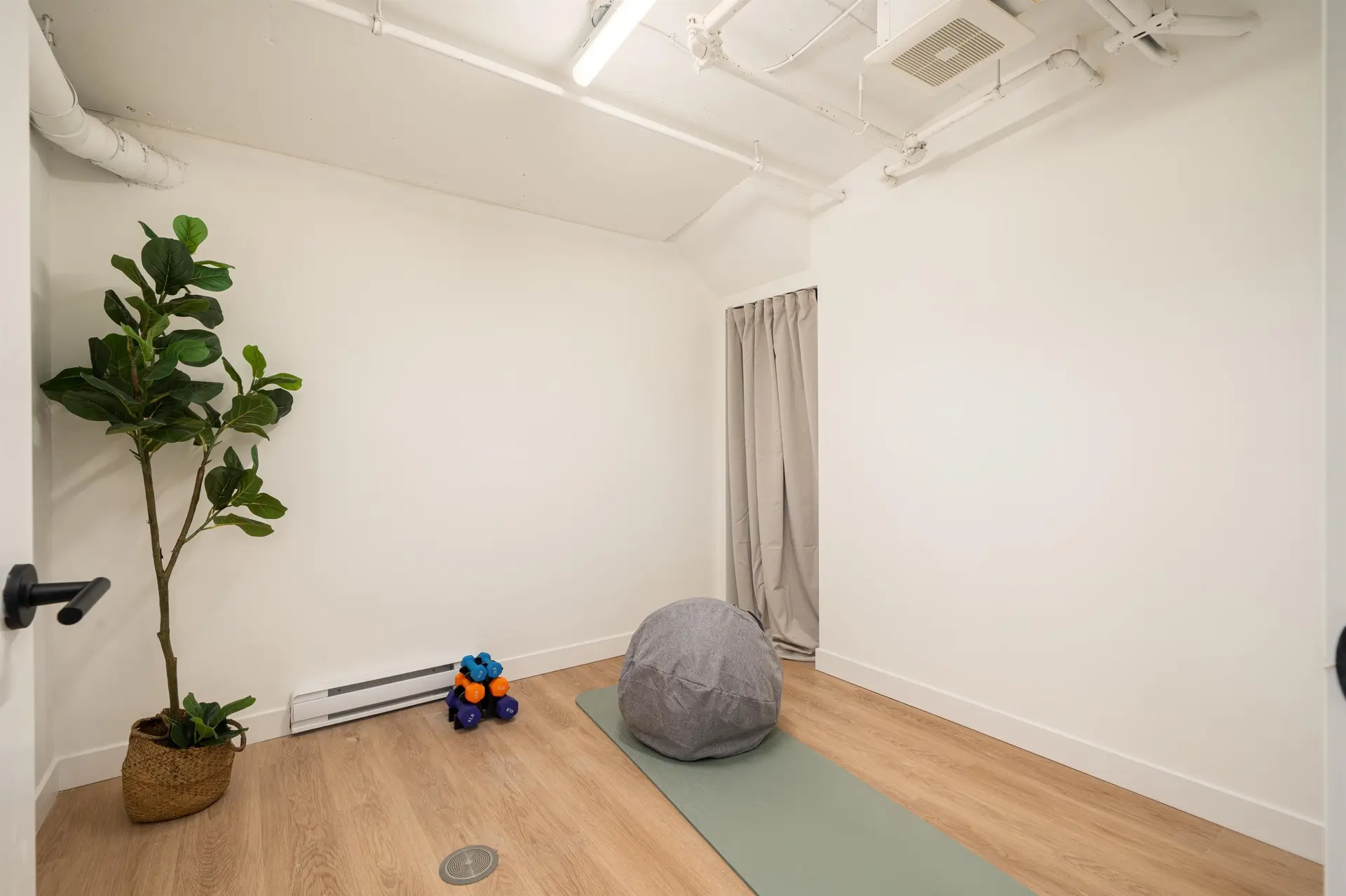 #15 6778 Oak Street - Image 15