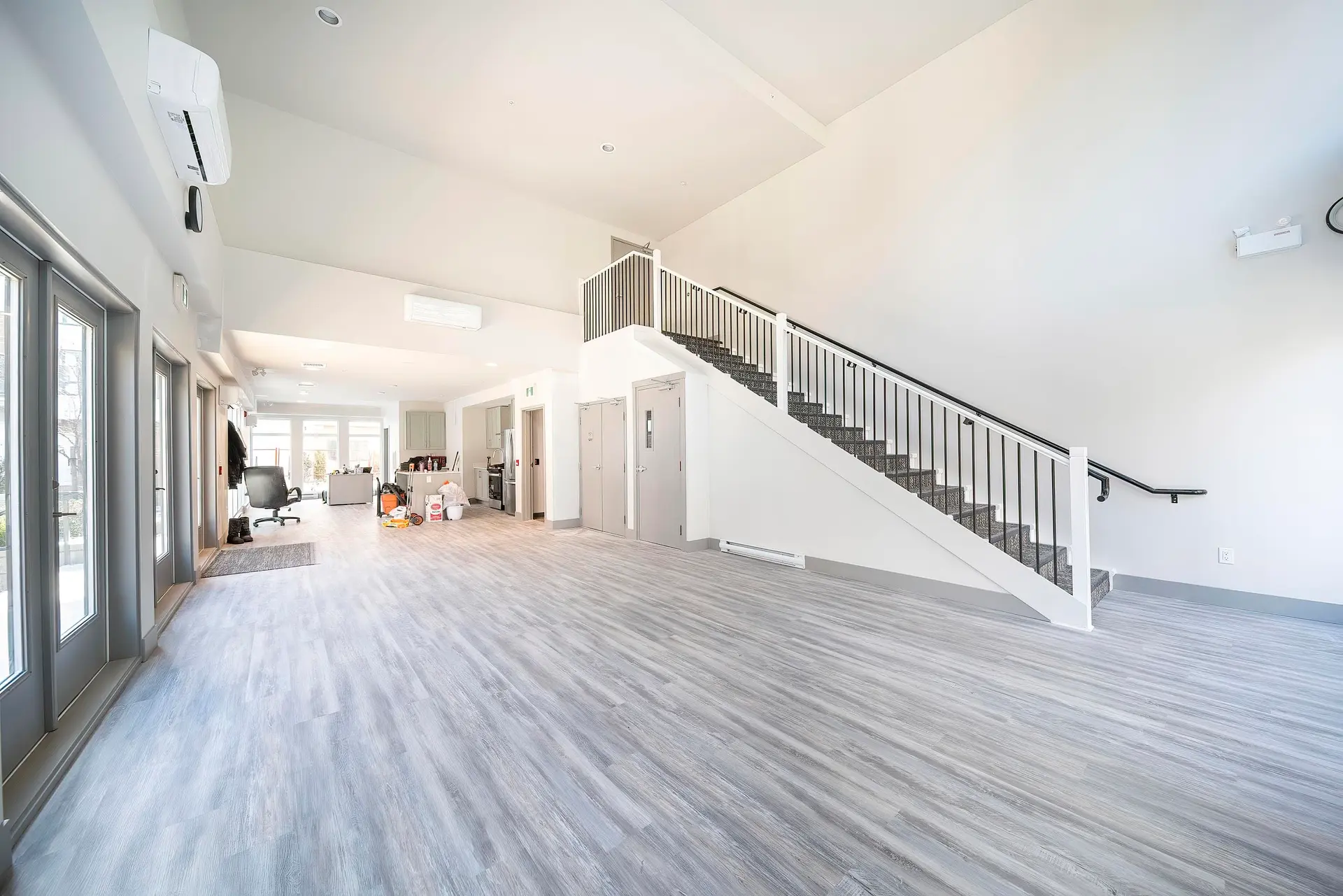 #114 6338 King George Boulevard - Image 5
