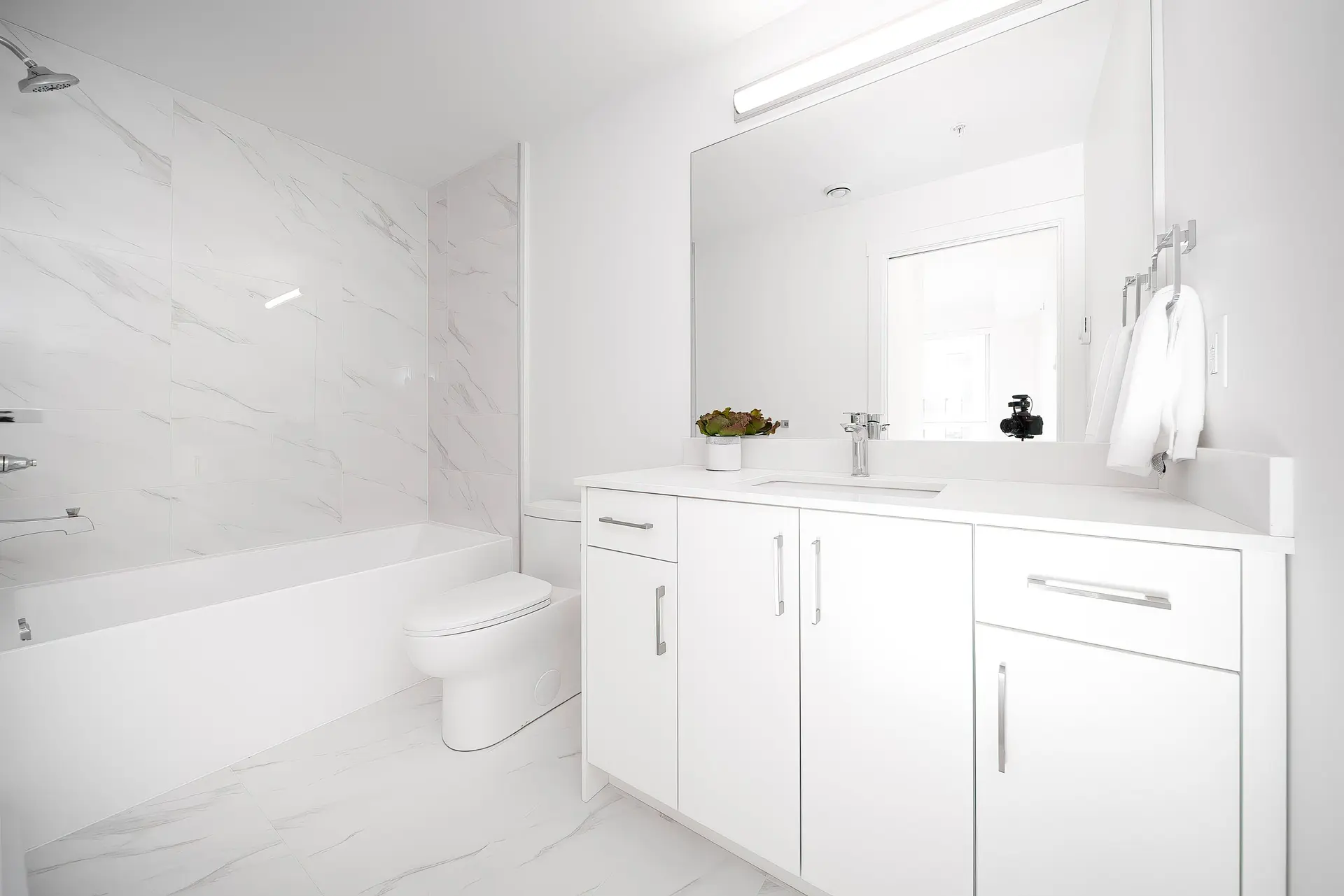 #114 6338 King George Boulevard - Image 4