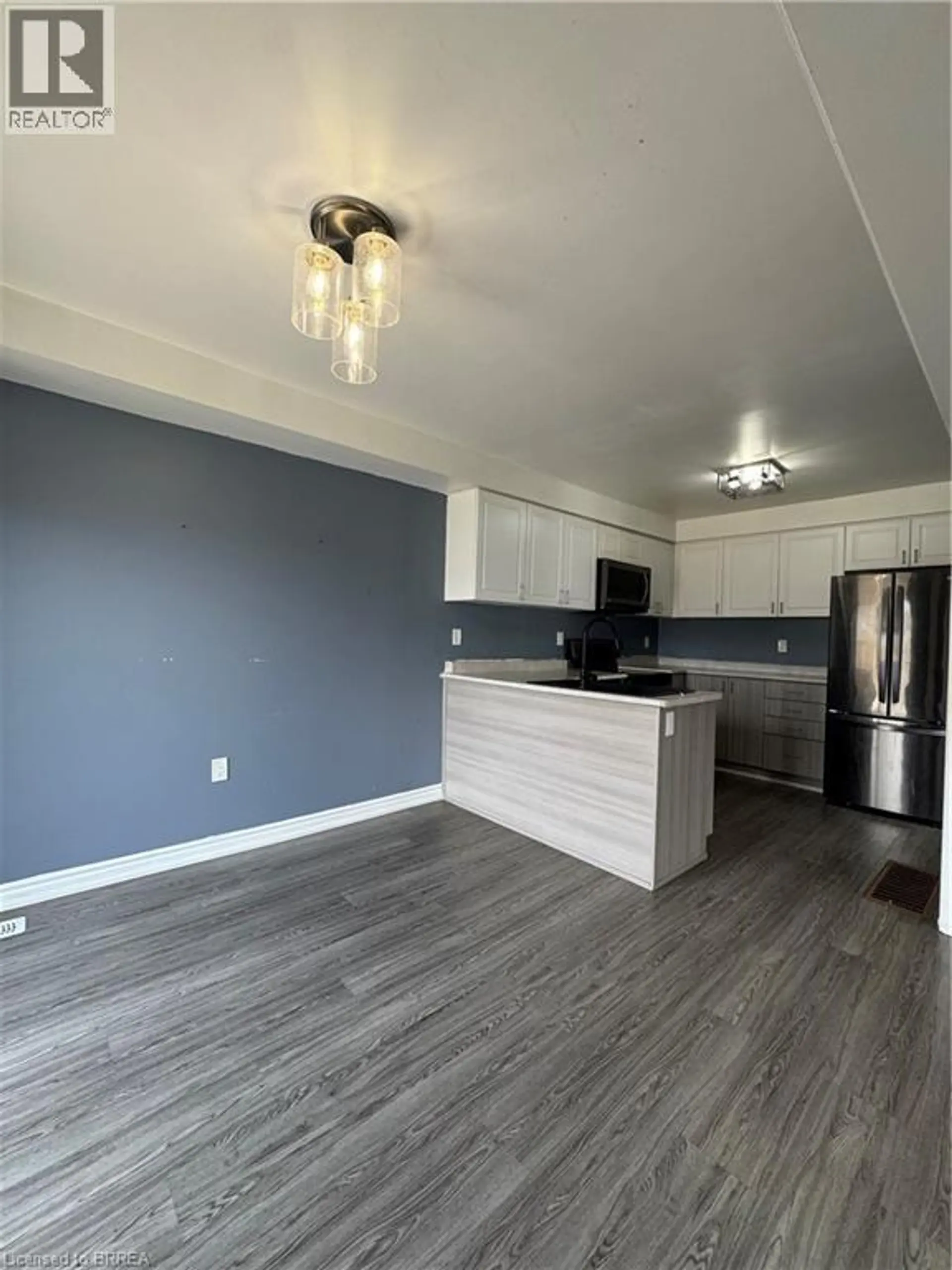 22 TODD CRESCENT - Image 3