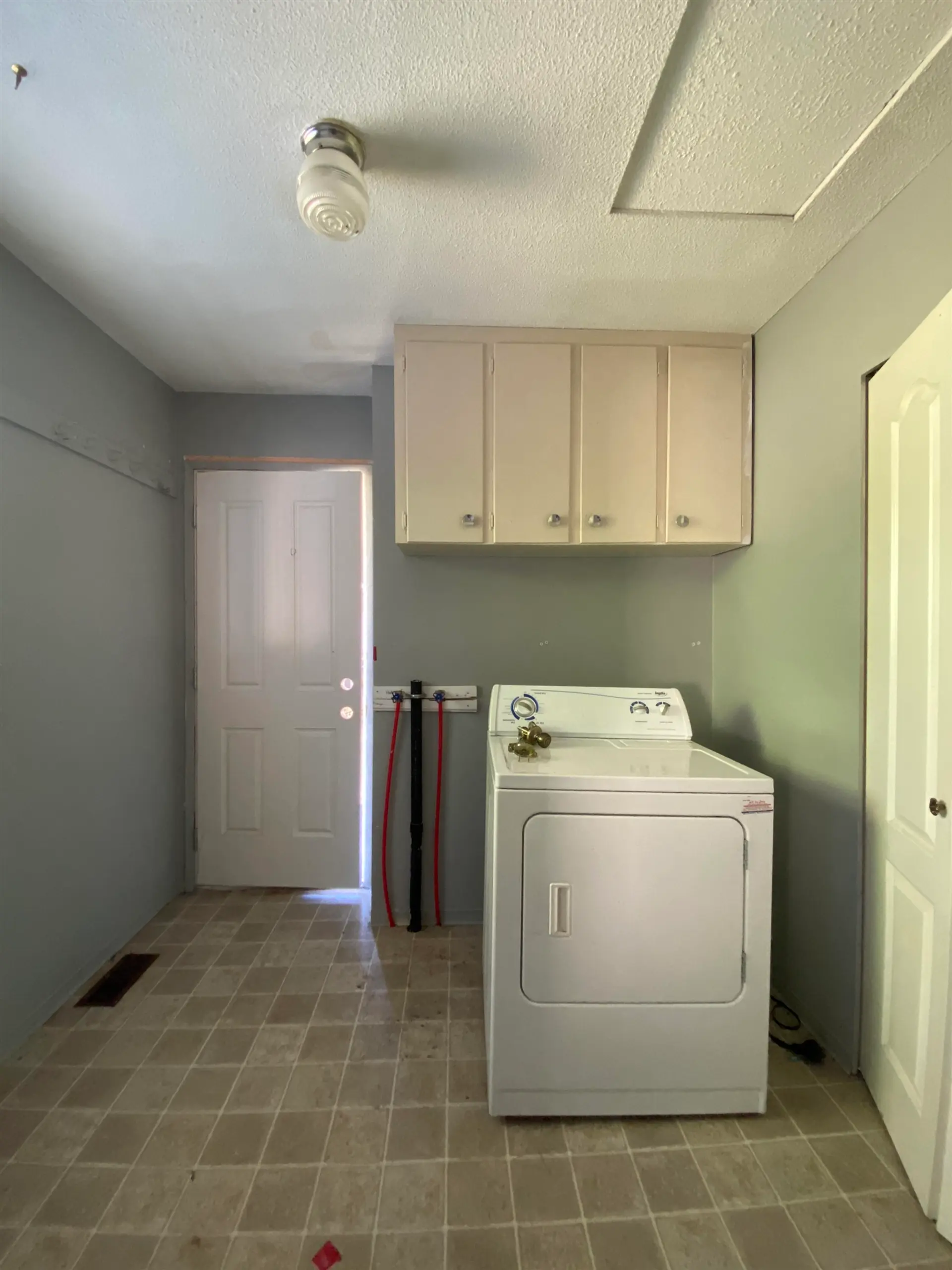 15855 Vine Avenue - Image 12