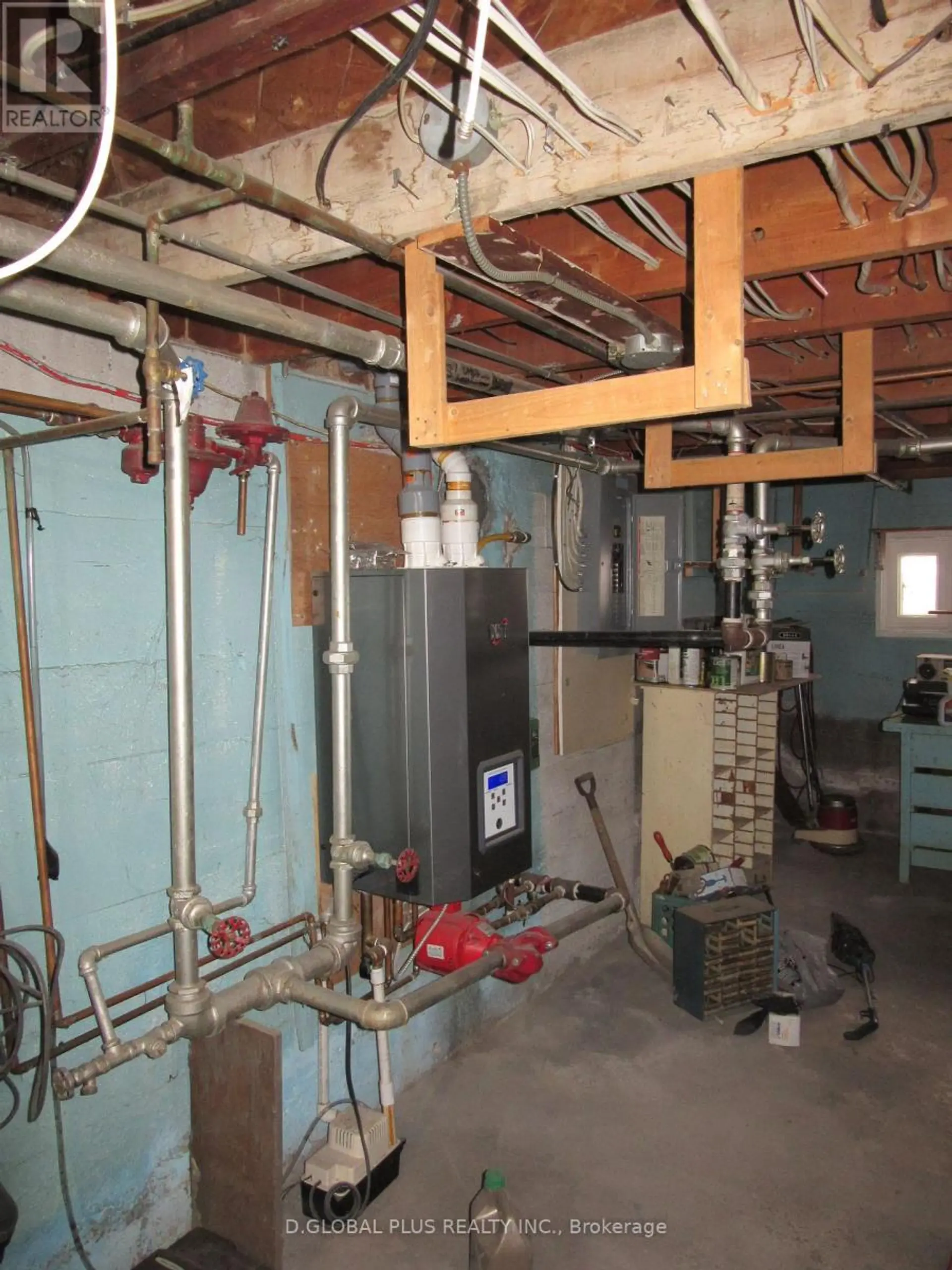 11 DUNBAR AVENUE N - Image 15