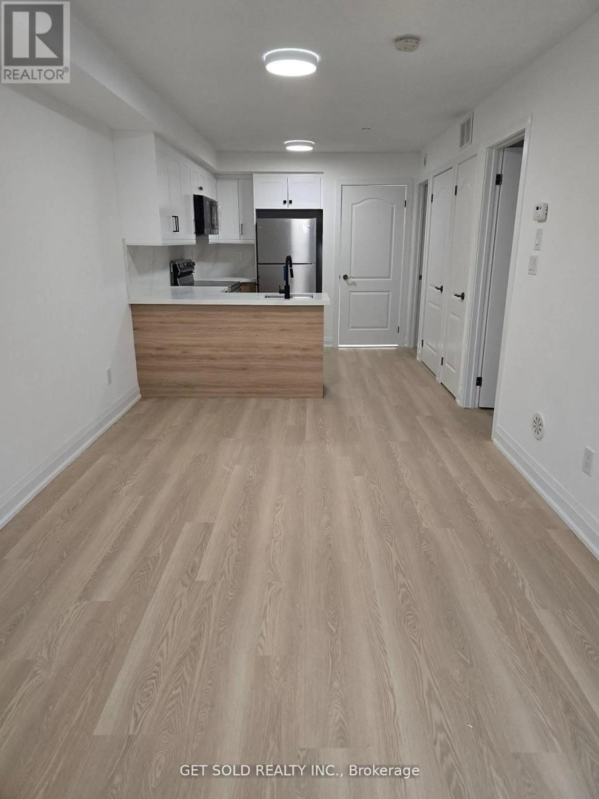 #421 8 DRUMMOND STREET - Image 4
