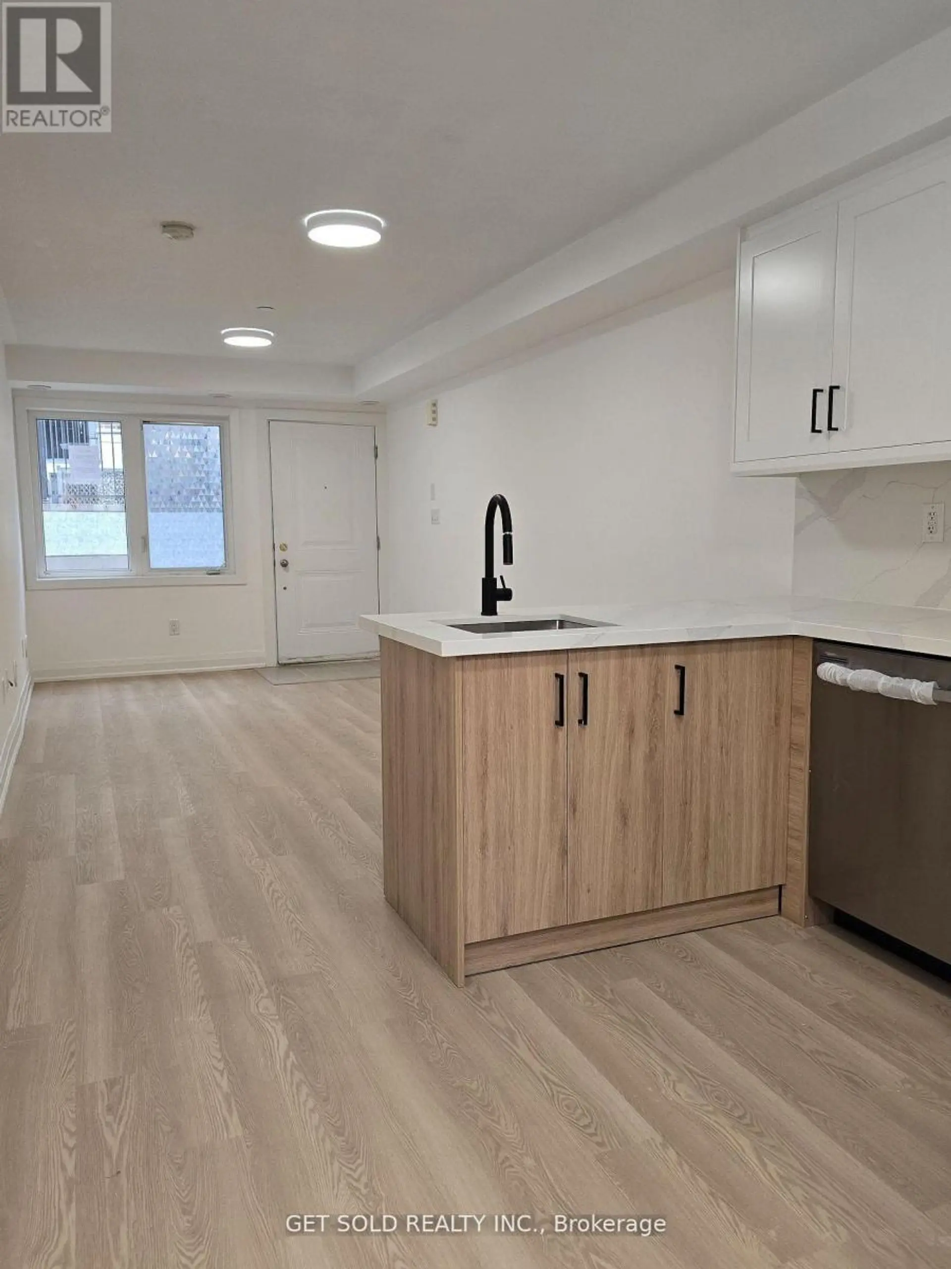 #421 8 DRUMMOND STREET - Image 8