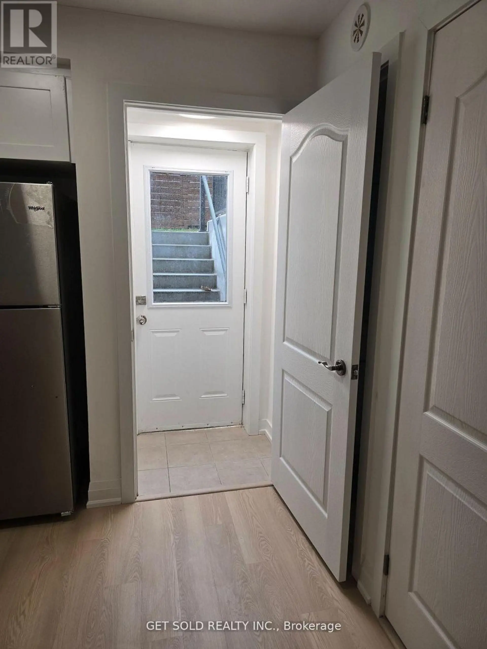 #421 8 DRUMMOND STREET - Image 9