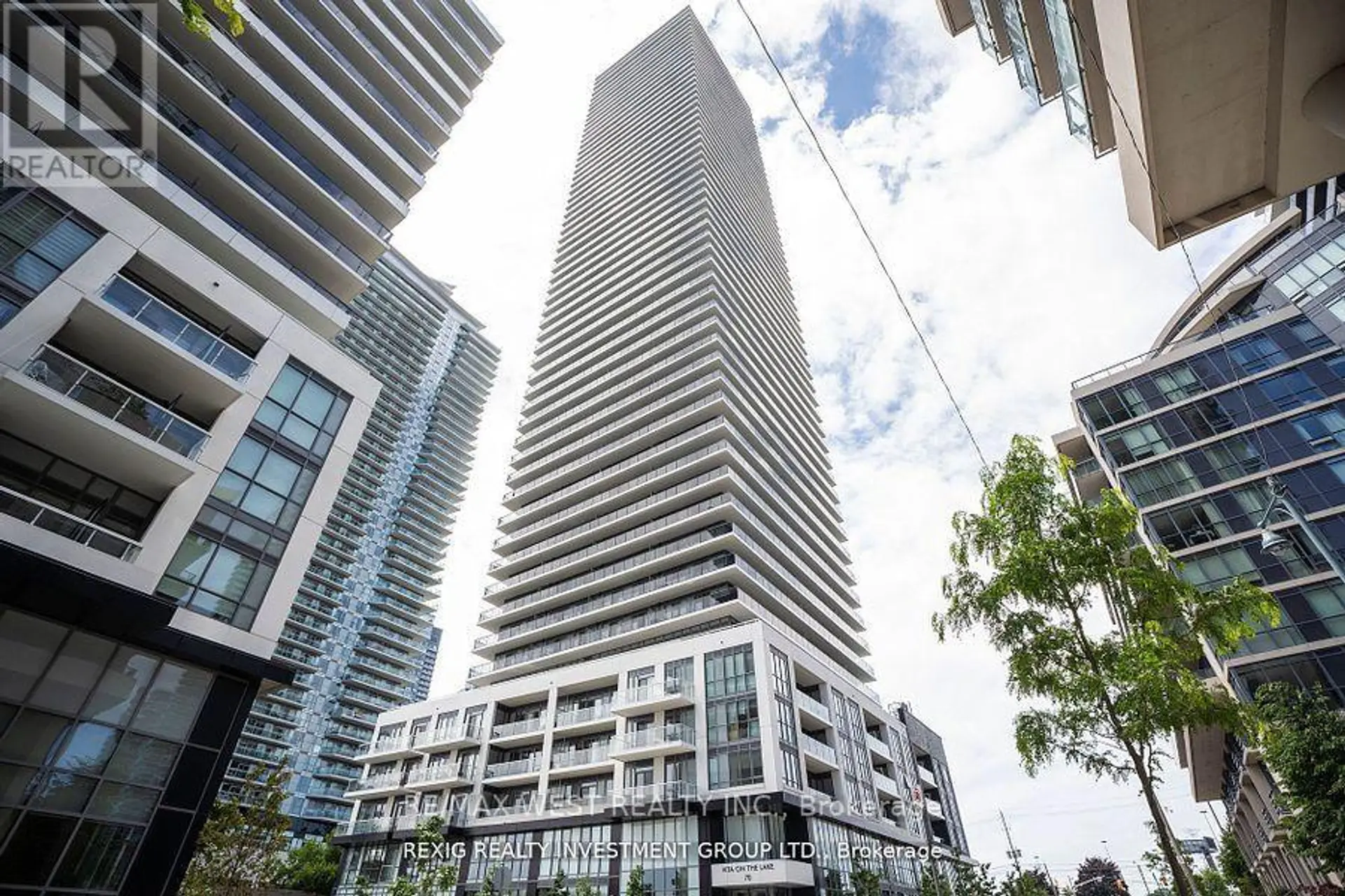 #404 70 ANNIE CRAIG DRIVE - Image 1