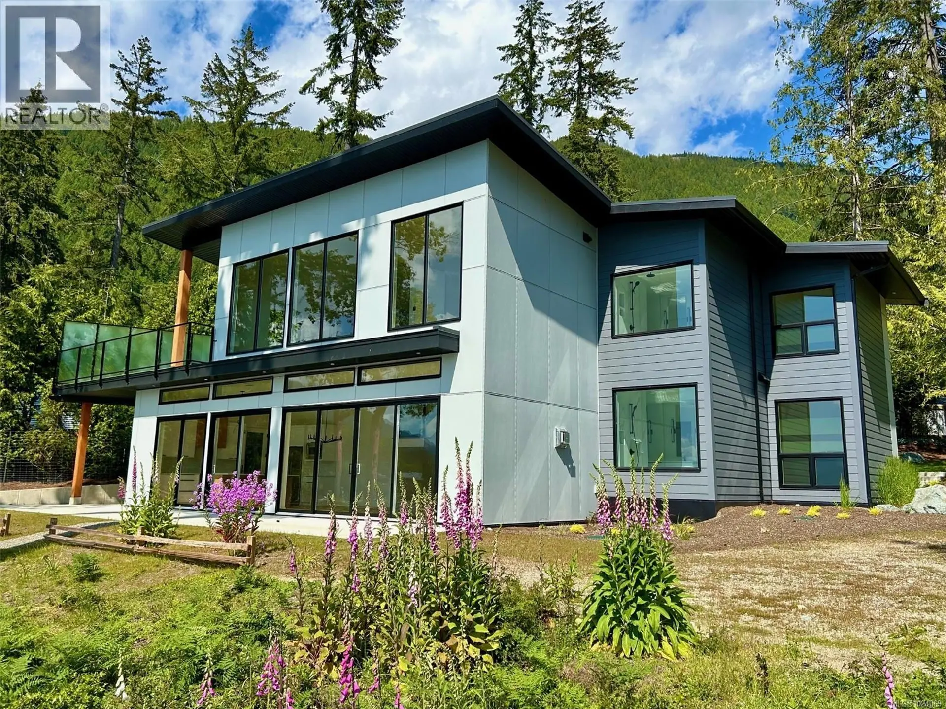 Property at 8394 Sa-Seen-Os Rd, Youbou, BC